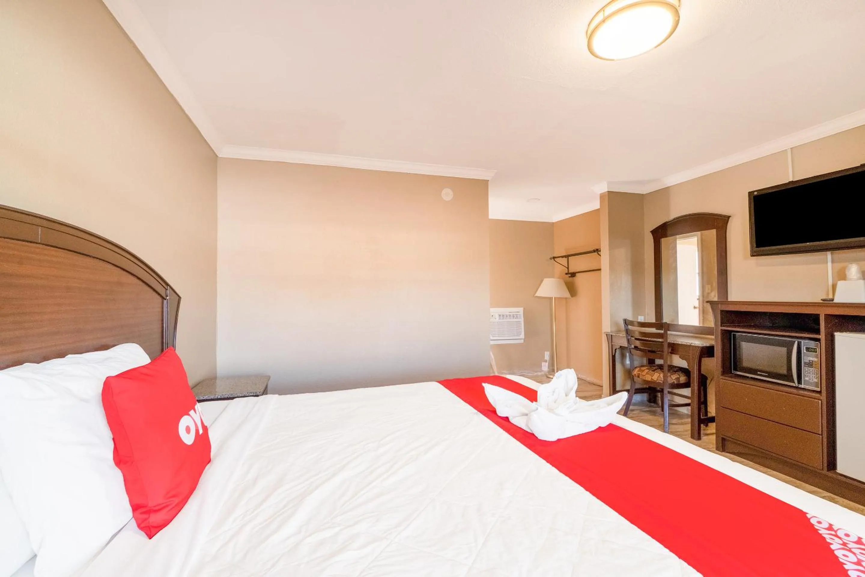 Bedroom in Capital O Hotel Beeville -US 181