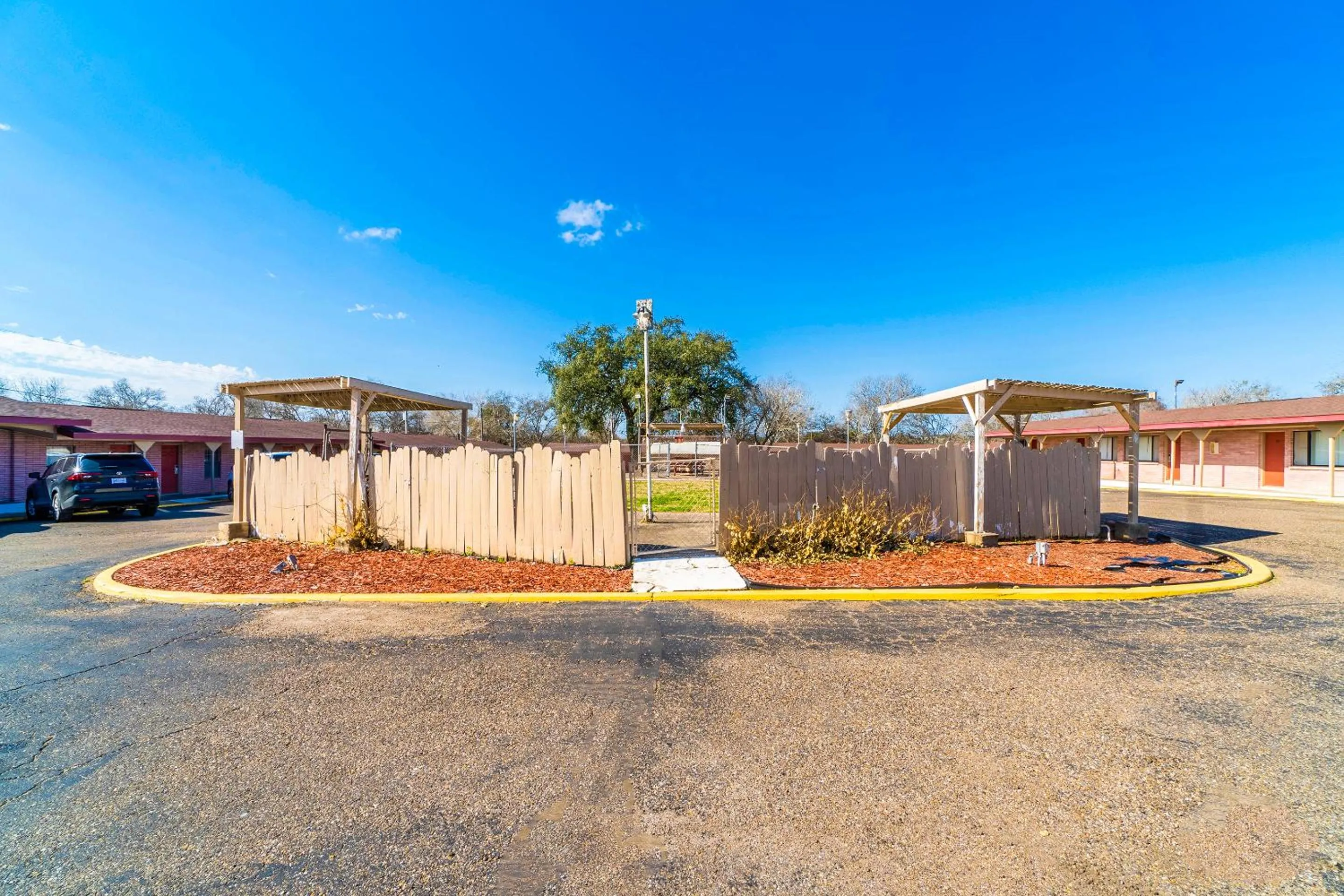 Area and facilities in Capital O Hotel Beeville -US 181