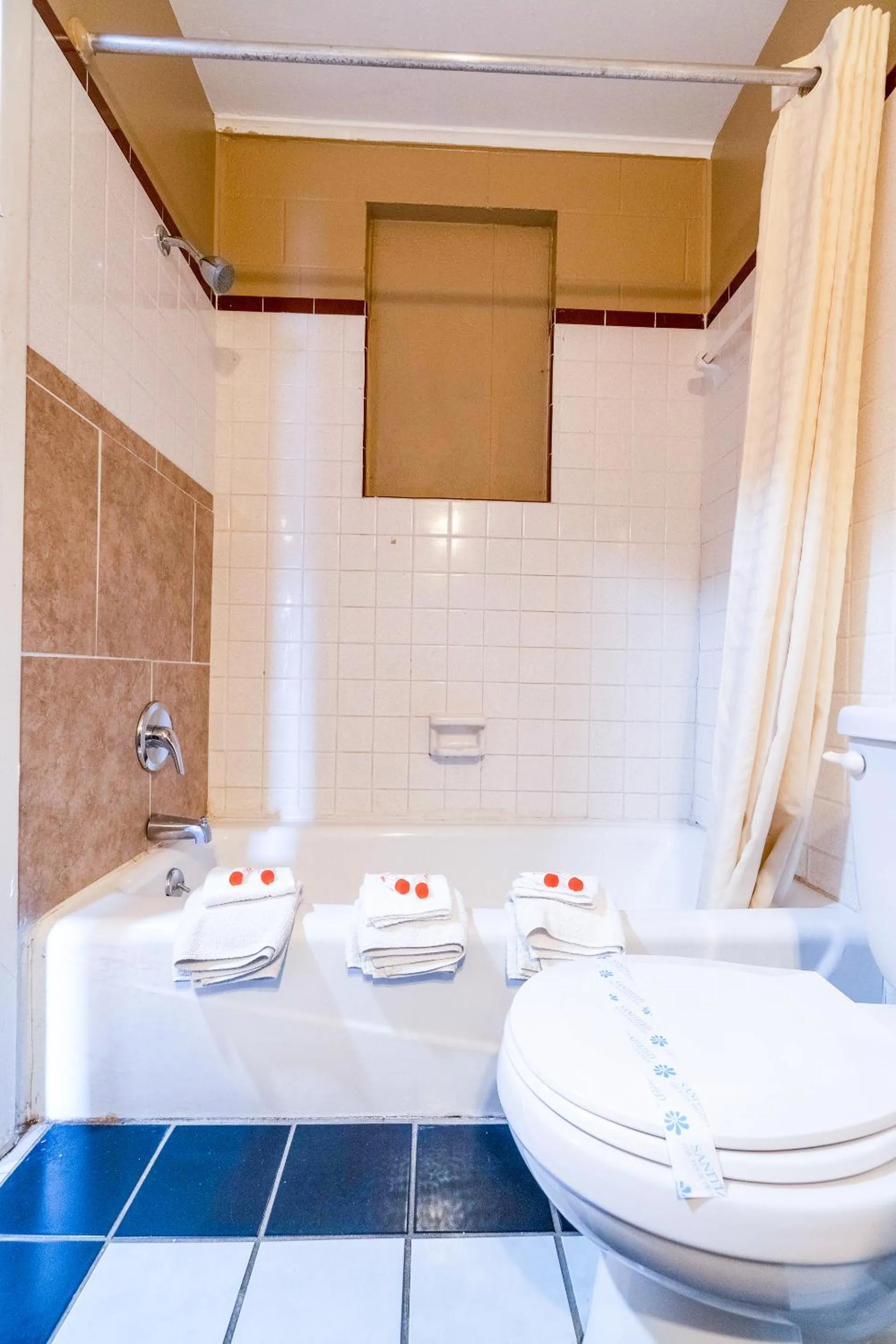 Bathroom in Capital O Hotel Beeville -US 181