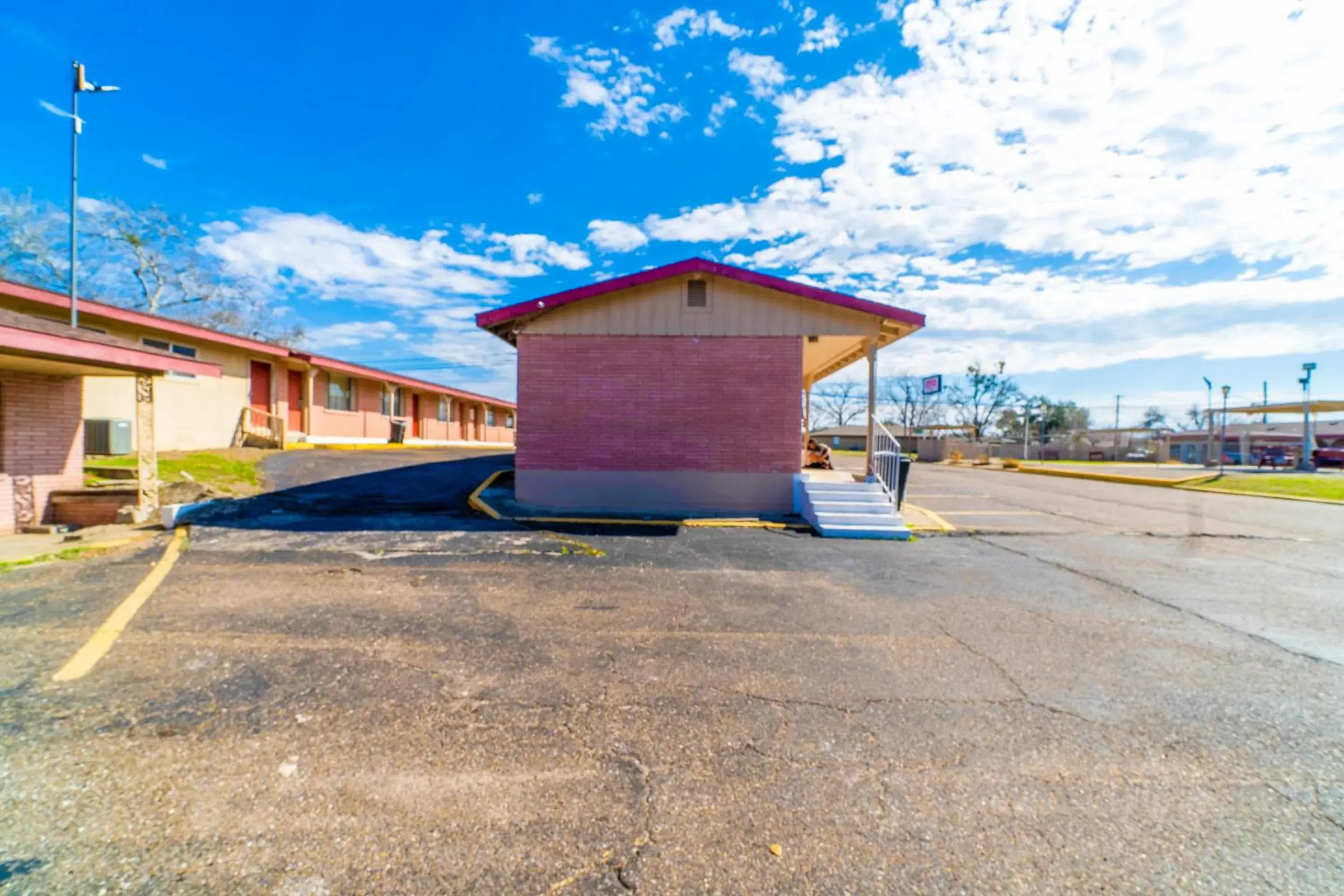 Property building in Capital O Hotel Beeville -US 181 Property building in Capital O Hotel Beeville -US 181