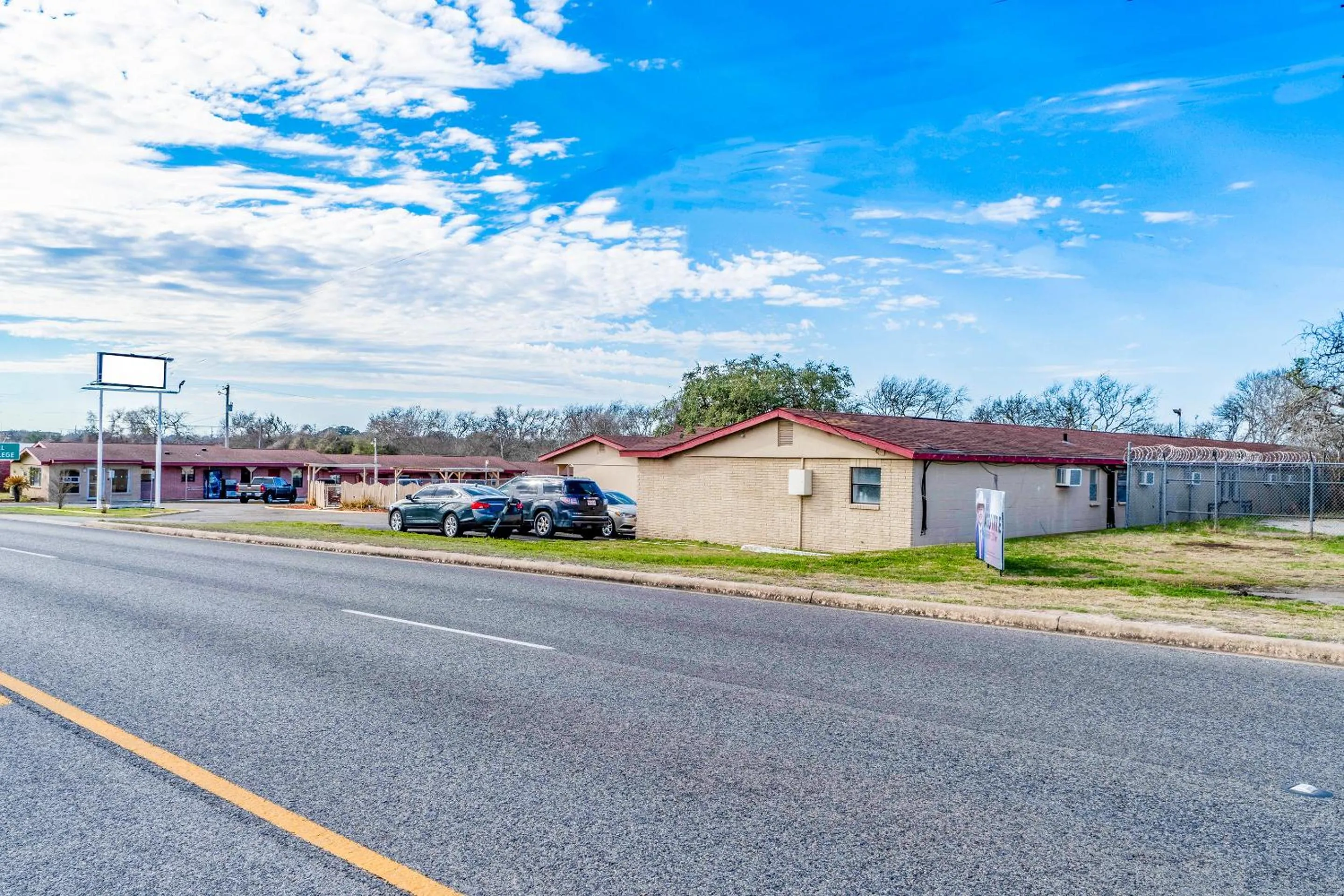 Street view in Capital O Hotel Beeville -US 181