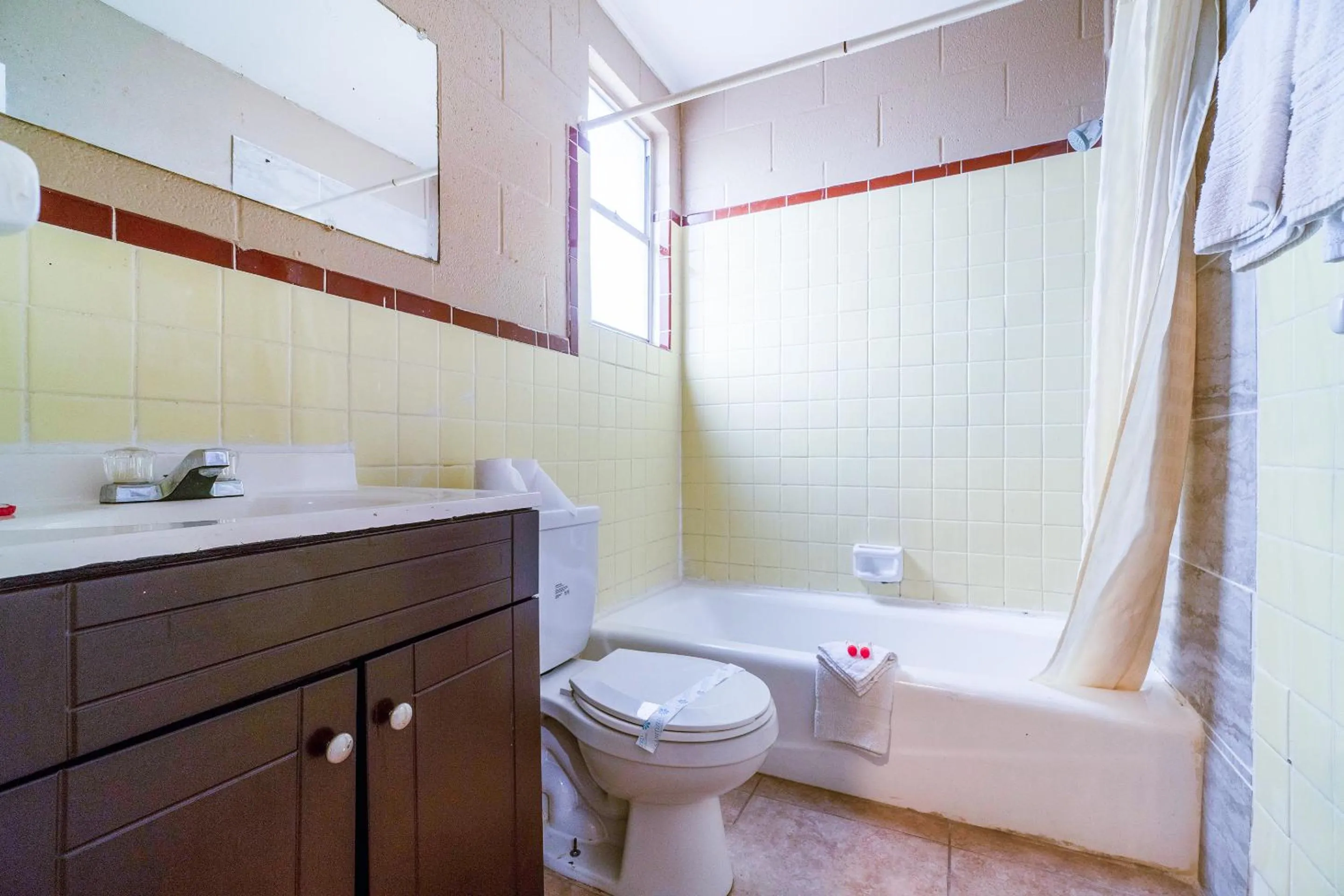 Bathroom in Capital O Hotel Beeville -US 181