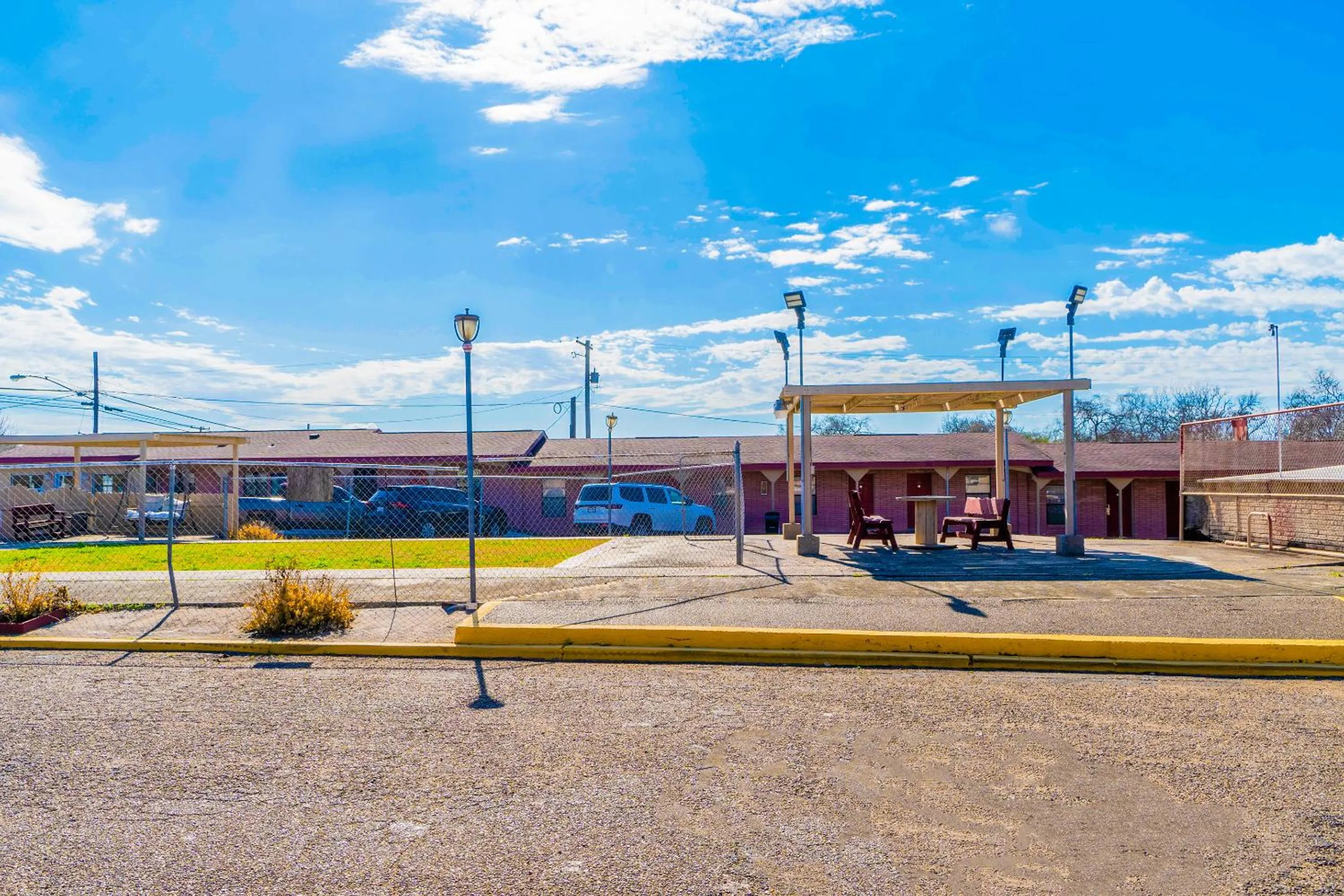 Area and facilities in Capital O Hotel Beeville -US 181