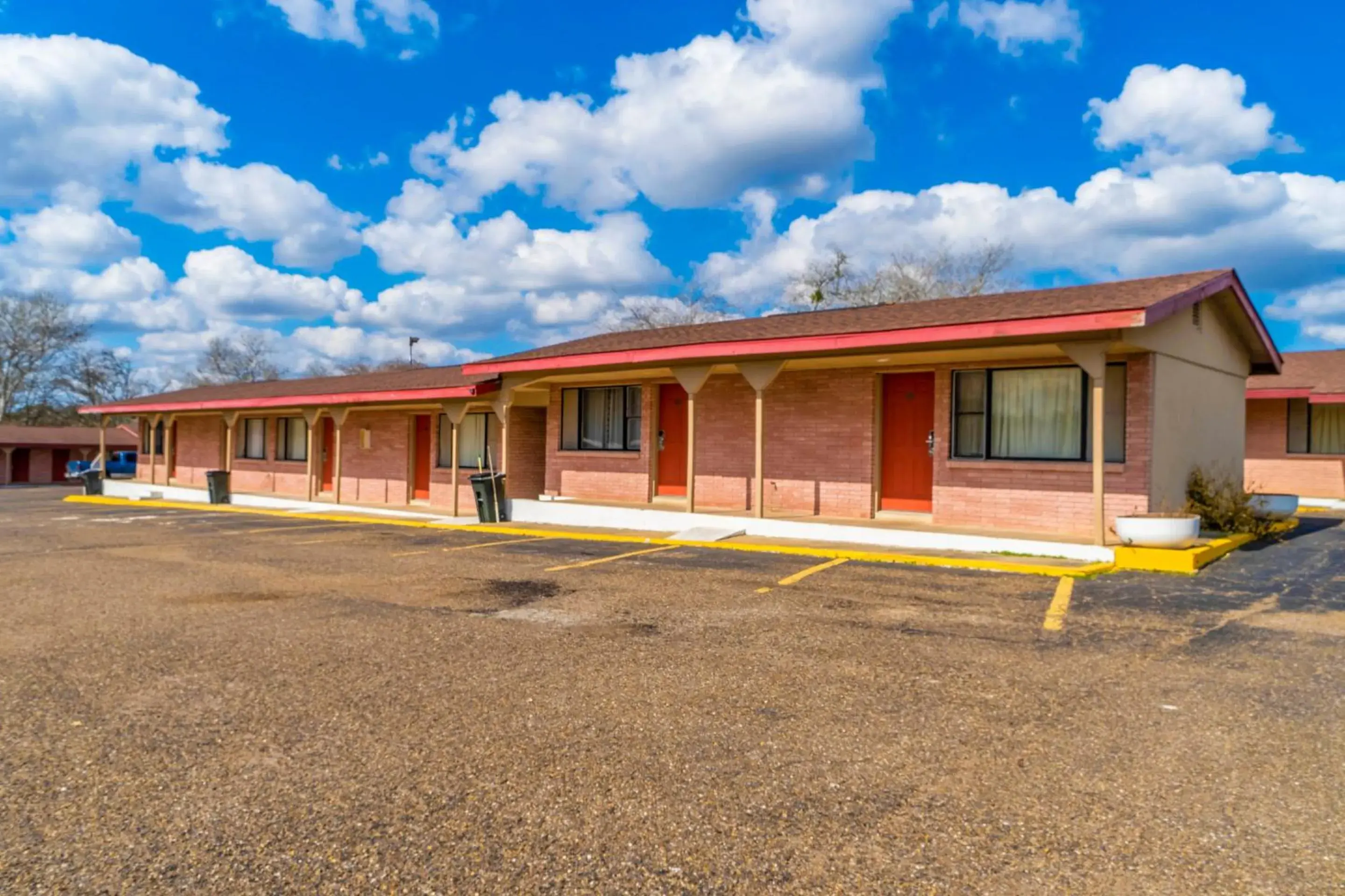 Property building in Capital O Hotel Beeville -US 181 Property building in Capital O Hotel Beeville -US 181