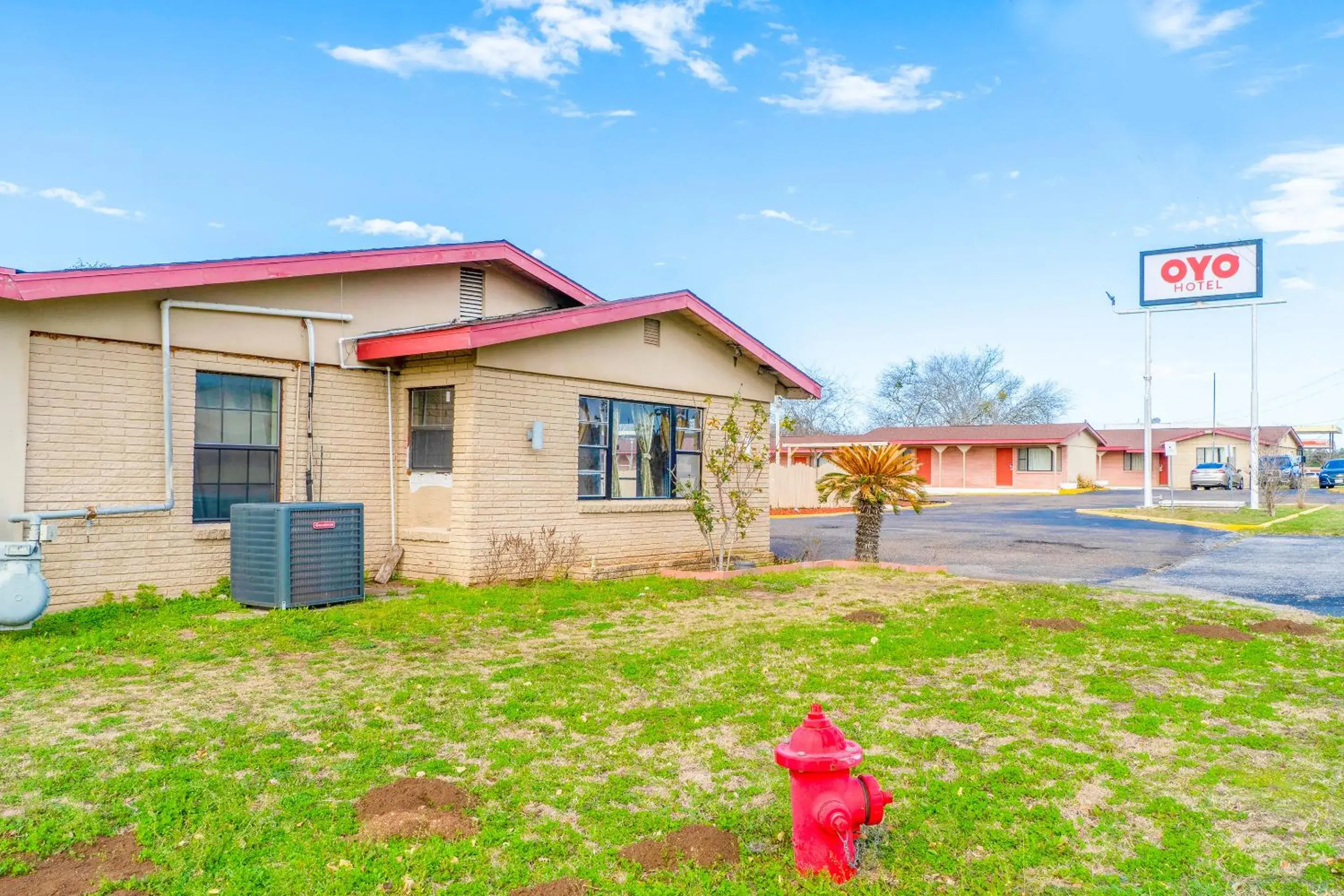 Property building in Capital O Hotel Beeville -US 181 Property building in Capital O Hotel Beeville -US 181