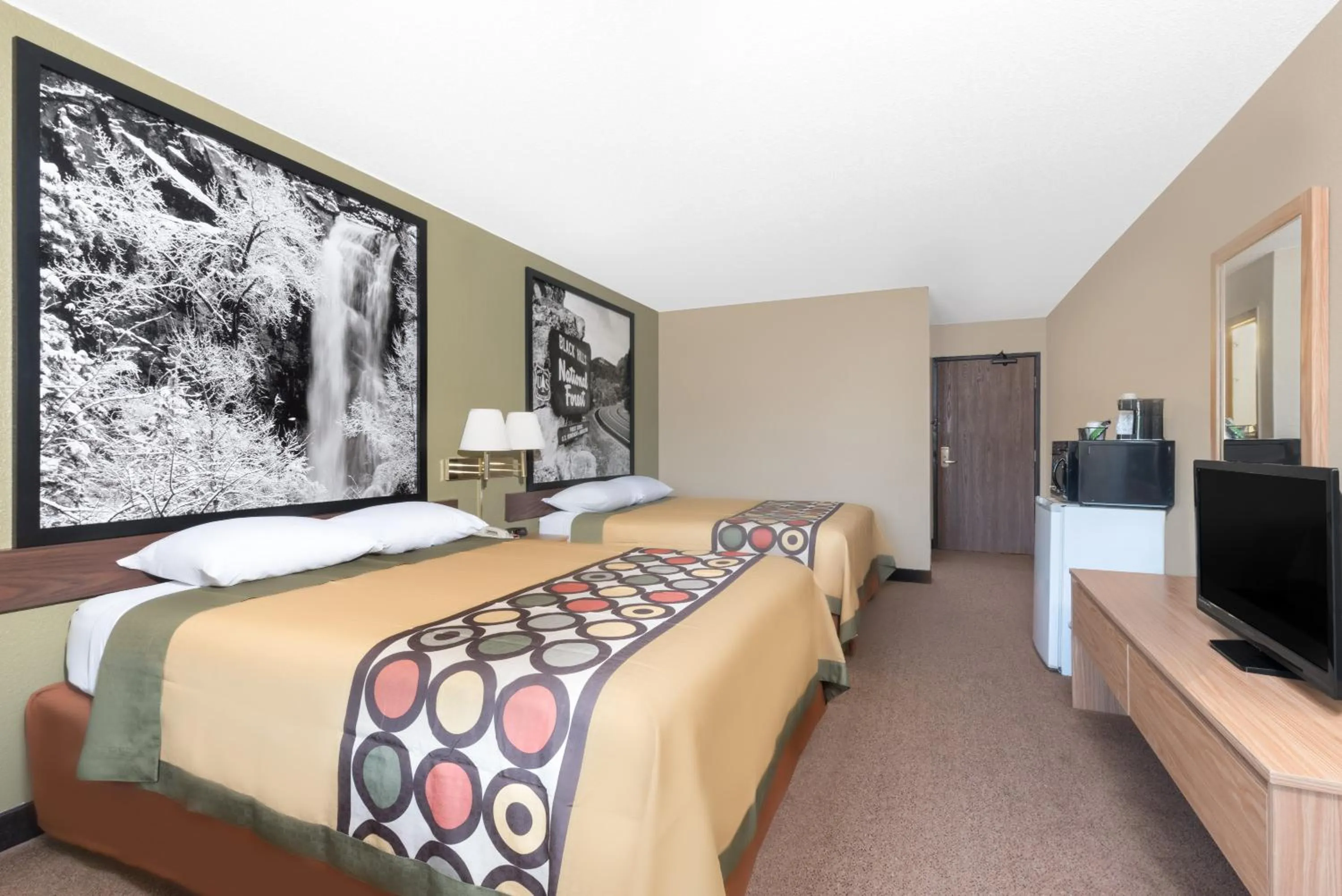 Photo of the whole room, Bed in Super 8 by Wyndham Winner SD