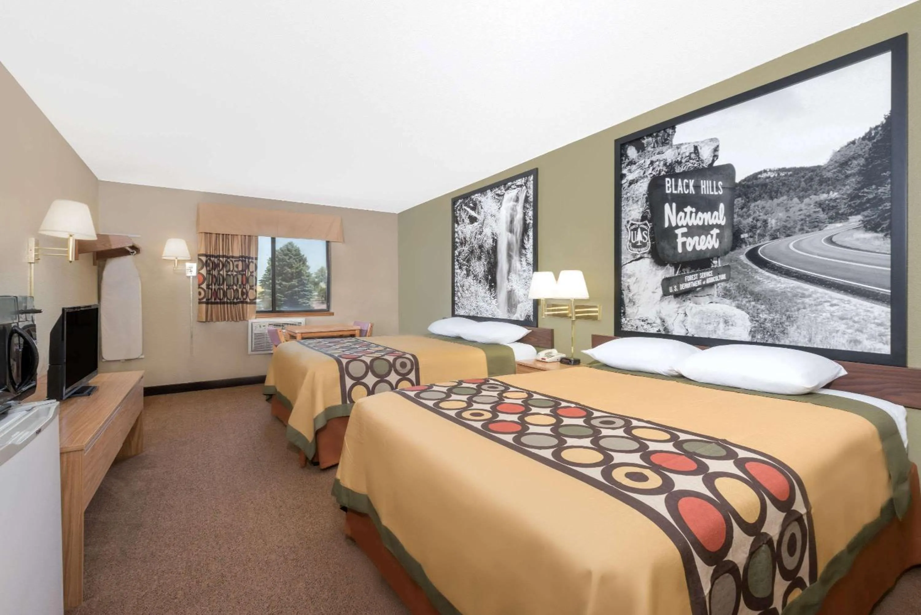 Photo of the whole room, Bed in Super 8 by Wyndham Winner SD