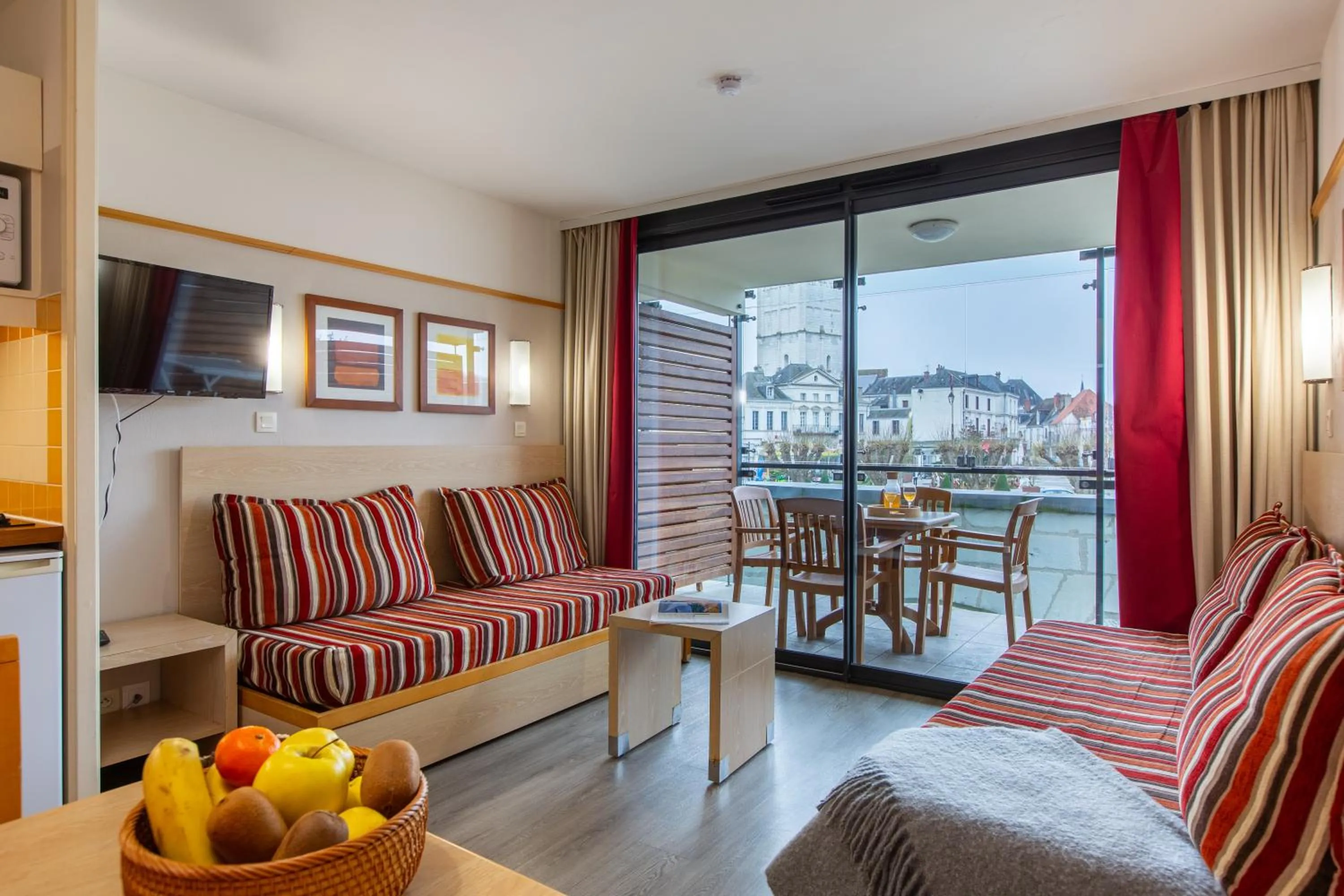 Communal lounge/ TV room in Pierre & Vacances Le Moulin des Cordeliers