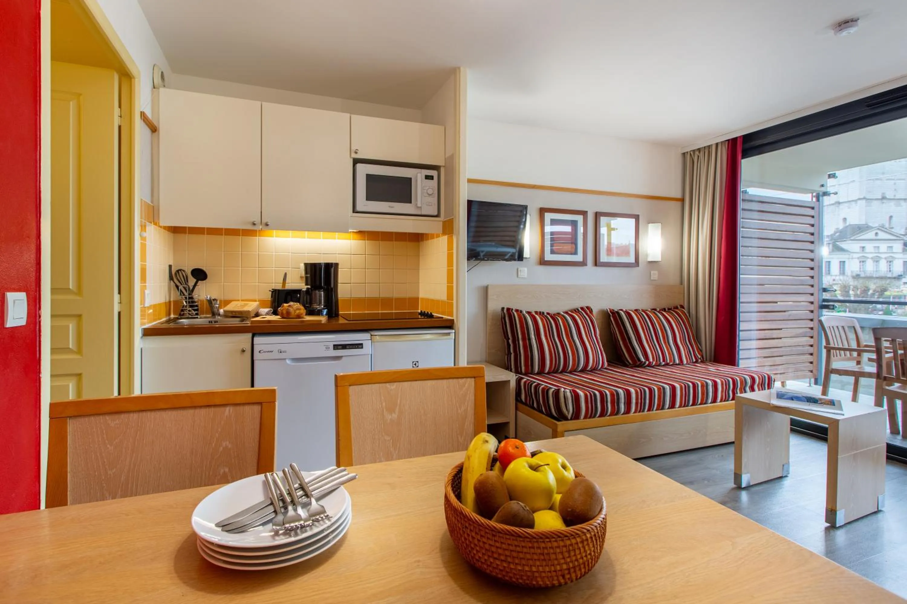 Kitchen or kitchenette in Pierre & Vacances Le Moulin des Cordeliers