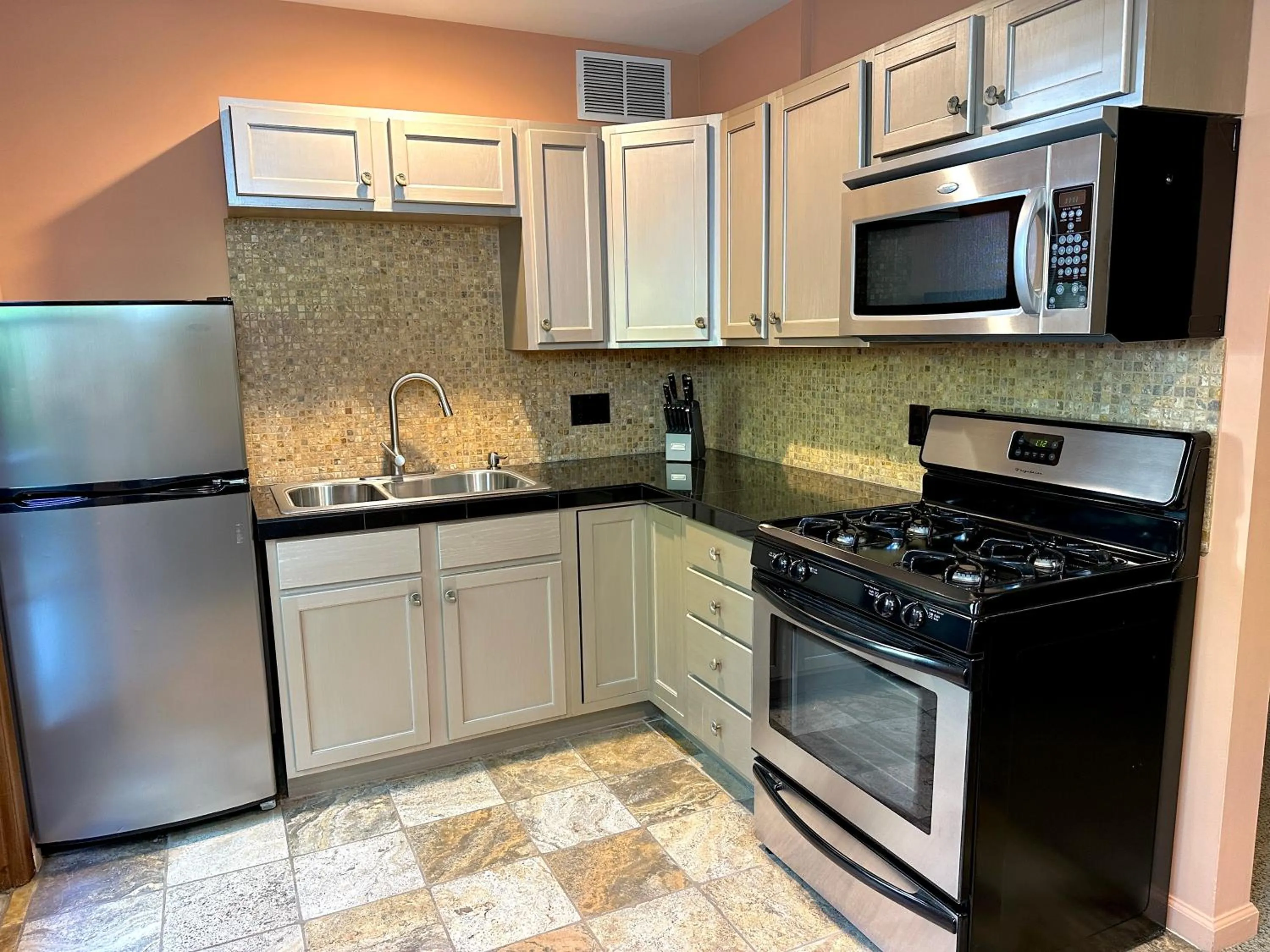 Vista Grande Resort - A Gay Men's Resort