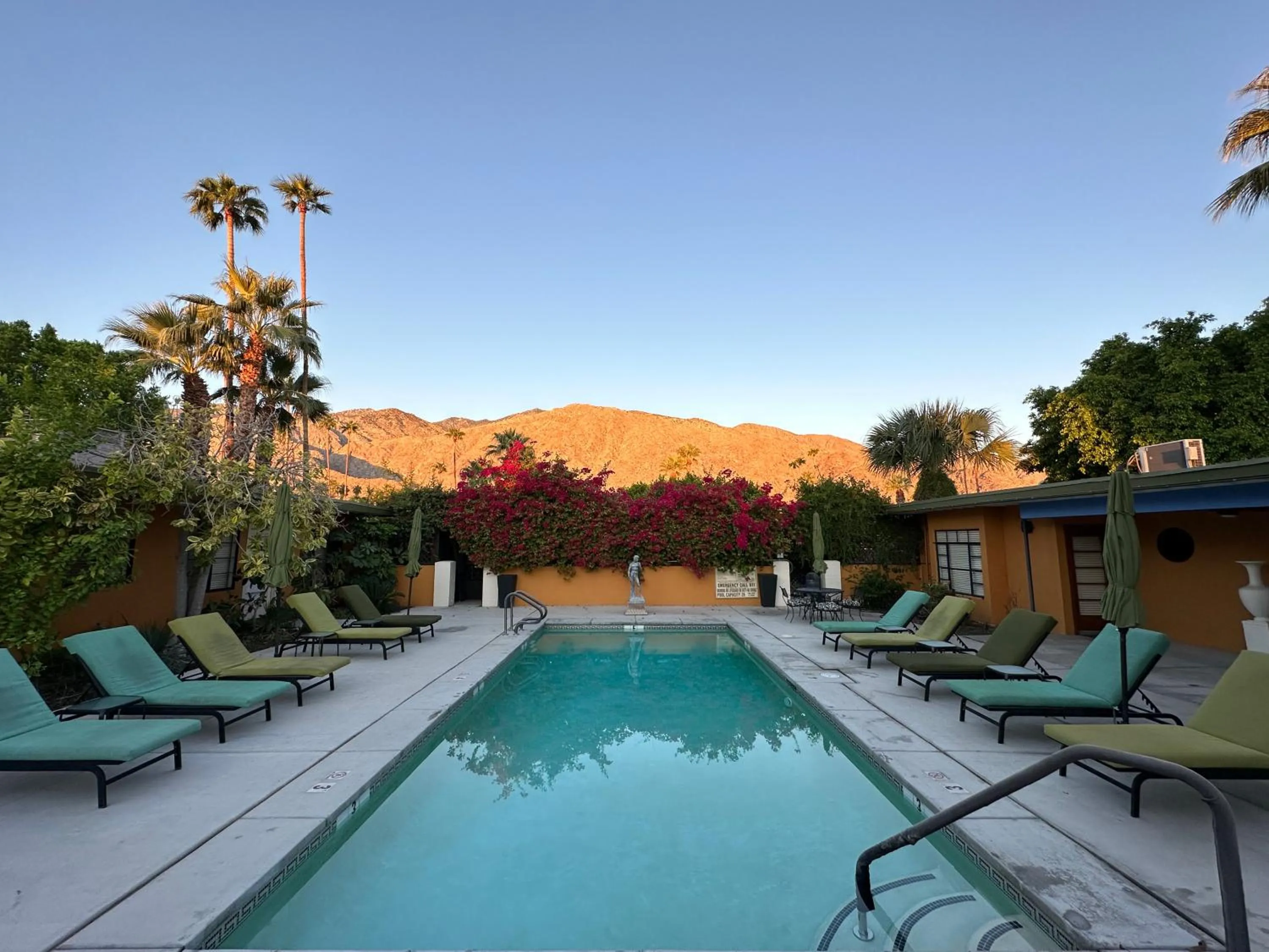 Vista Grande Resort - A Gay Men's Resort