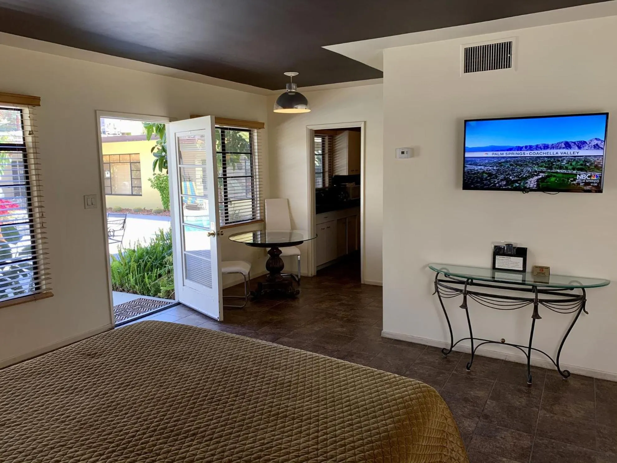 Vista Grande Resort - A Gay Men's Resort