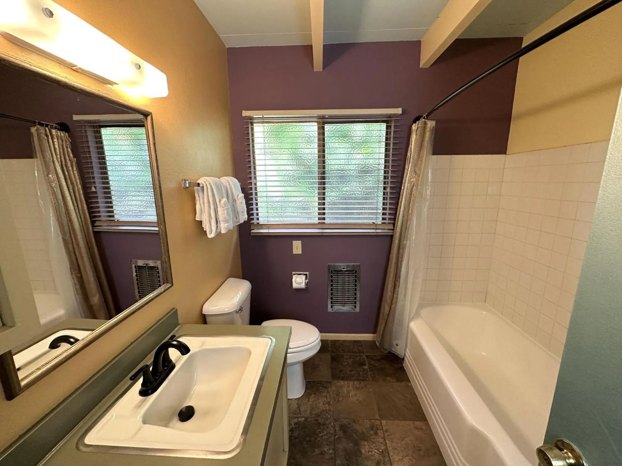 Vista Grande Resort - A Gay Men's Resort