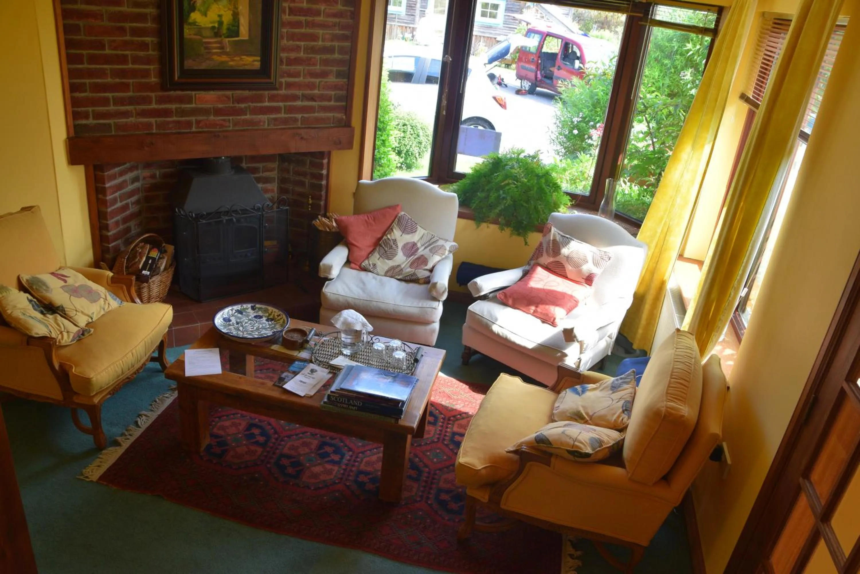 Lounge or bar in Sunflower Bed & Breakfast