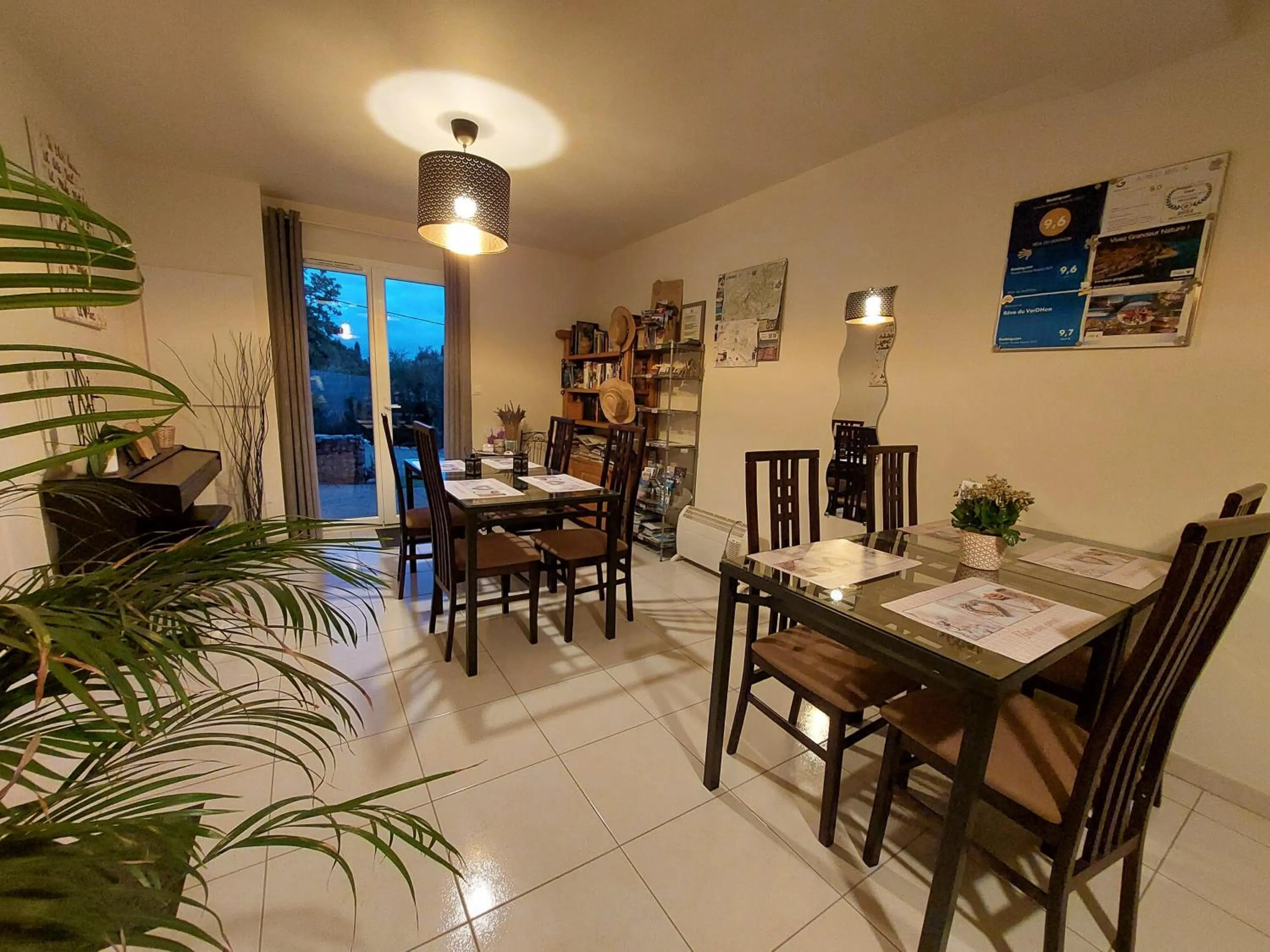 Restaurant/places to eat in Rêve du VerDHon