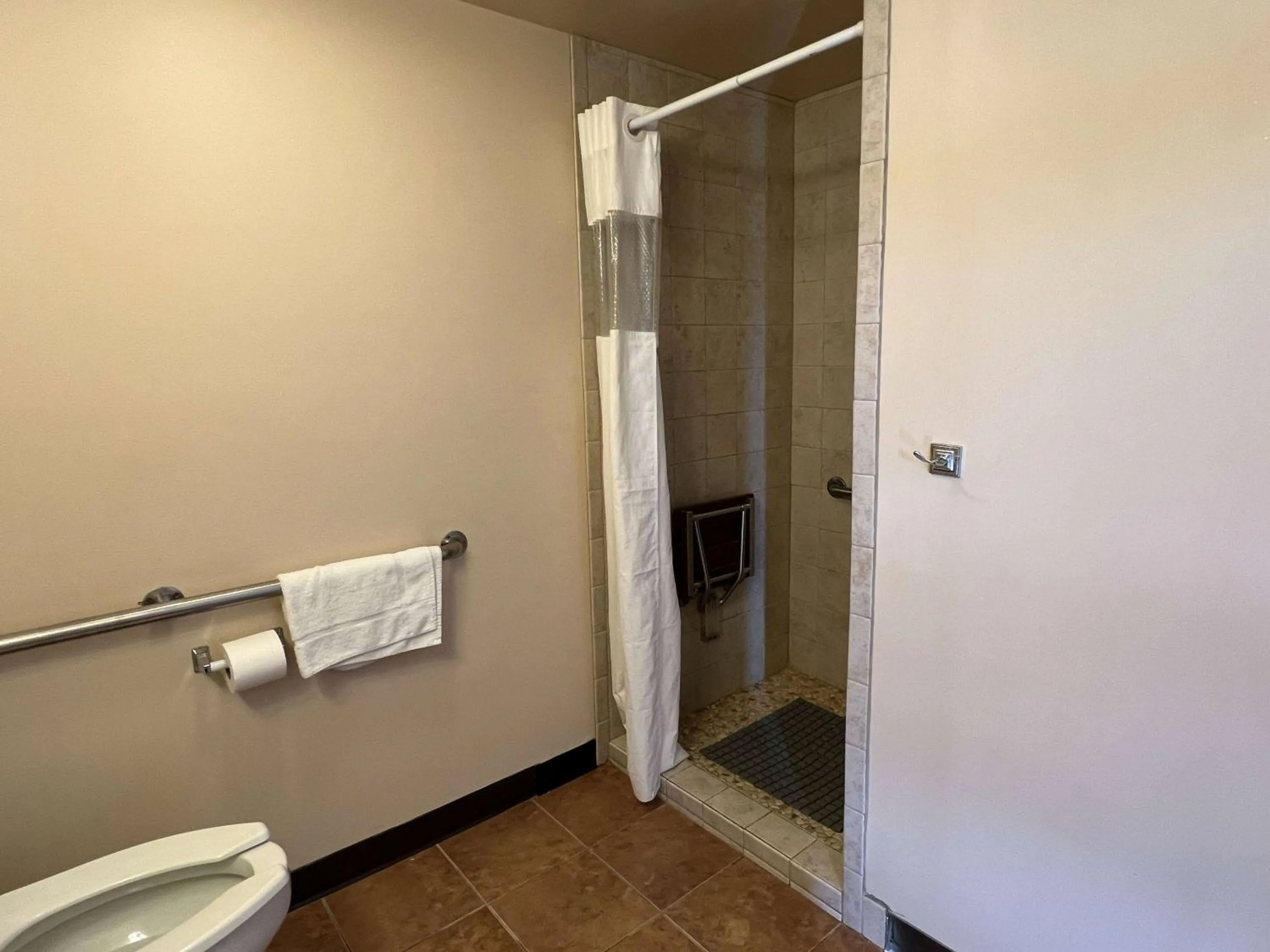 TV and multimedia in Travelodge by Wyndham Hershey