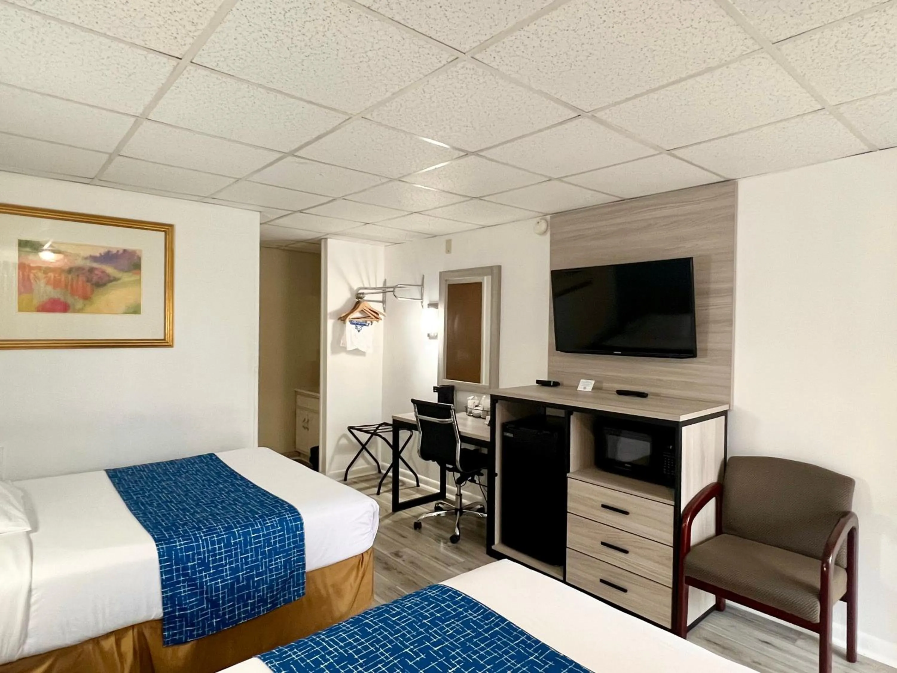 TV and multimedia, Bed in Travelodge by Wyndham Hershey