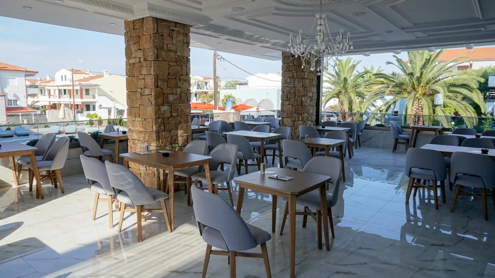 Restaurant/places to eat in Agnes Deluxe Hotel