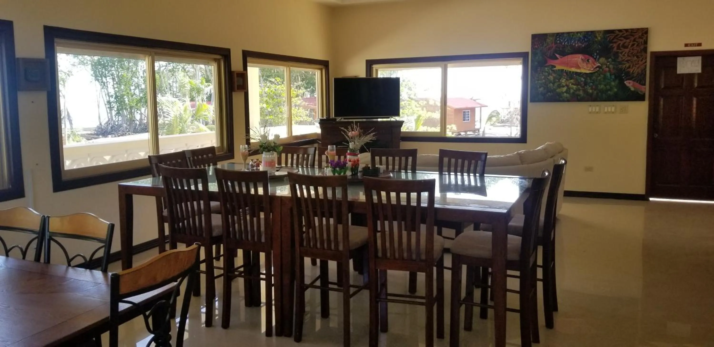 Communal lounge/ TV room in Seaside Chateau Resort