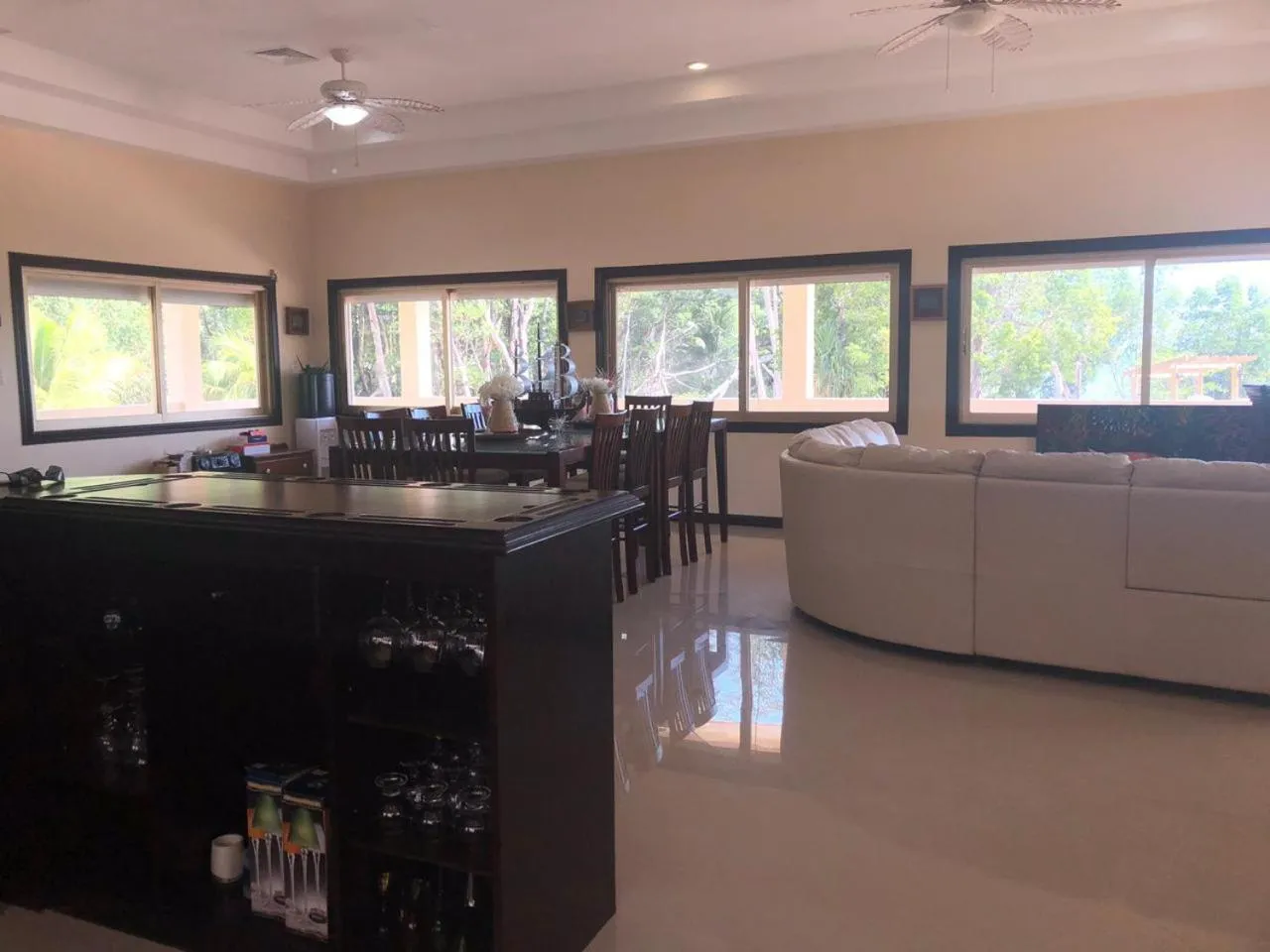 Communal lounge/ TV room in Seaside Chateau Resort