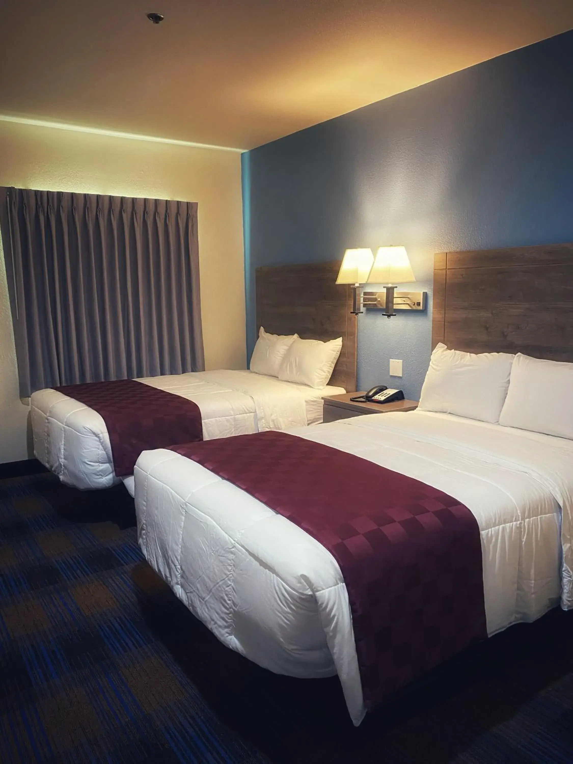 Bed in Lone Star Inn Bed in Lone Star Inn