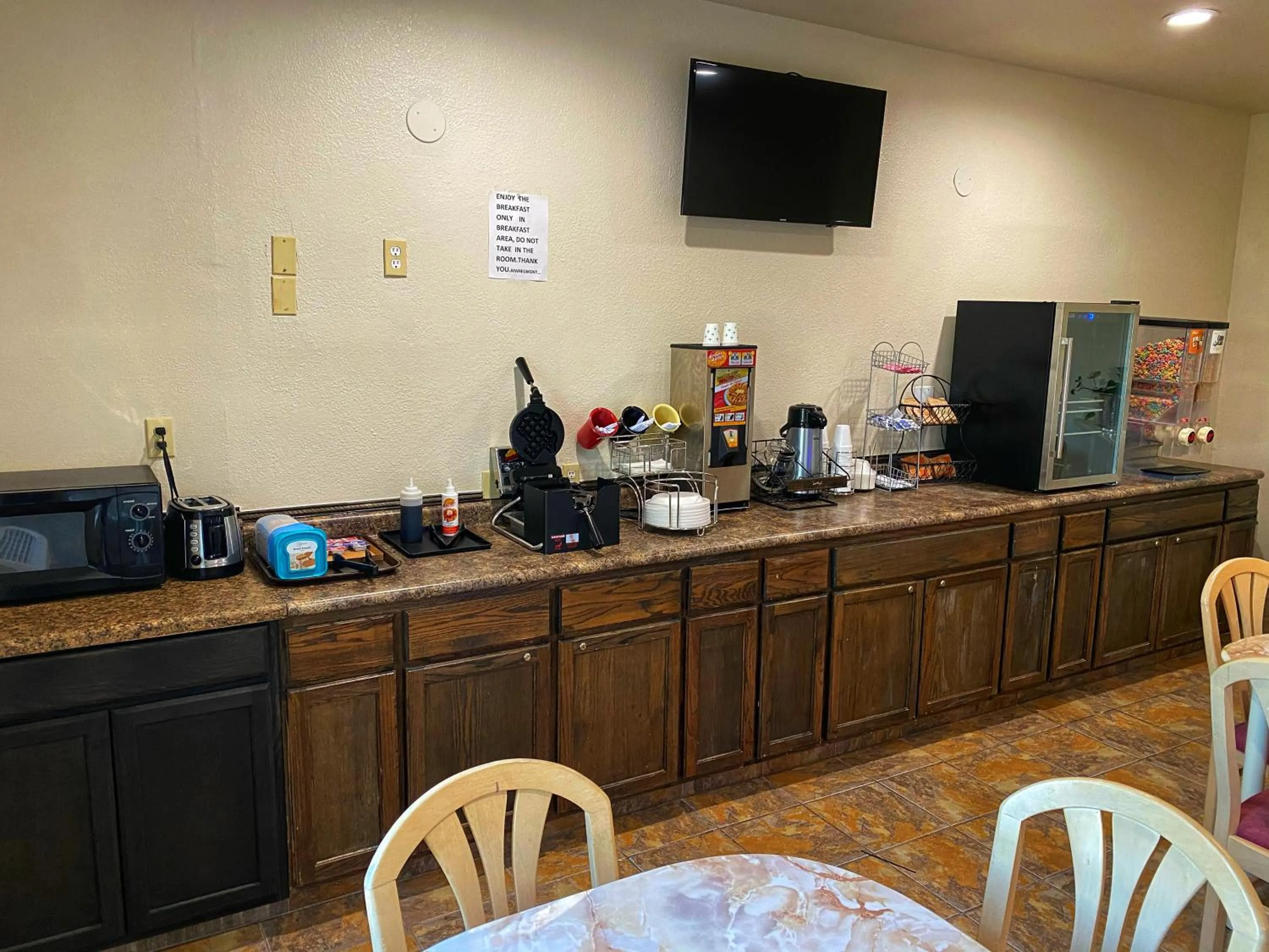 Continental breakfast in Lone Star Inn