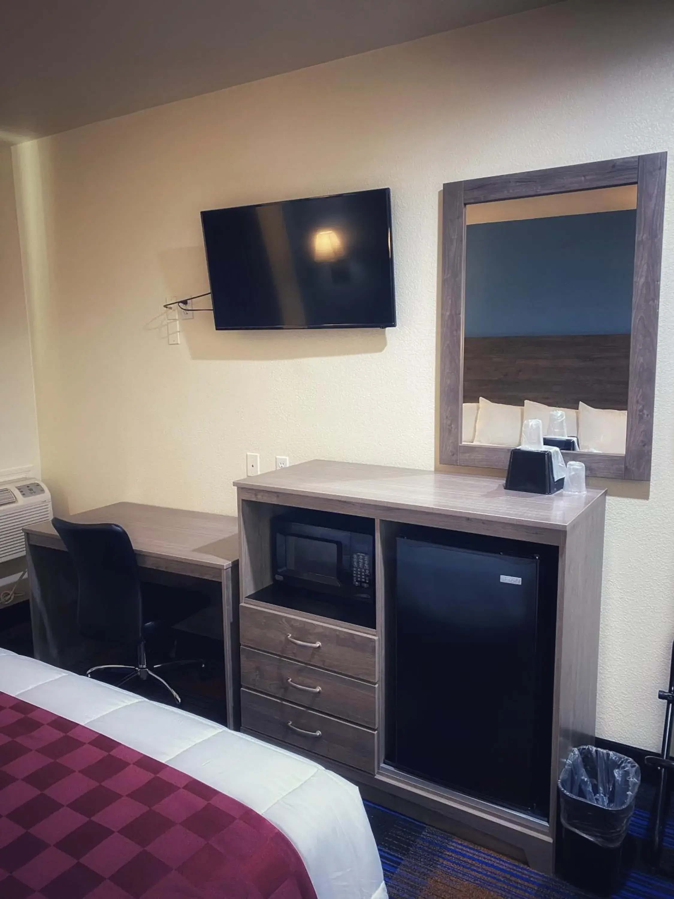 Bed in Lone Star Inn Bed in Lone Star Inn