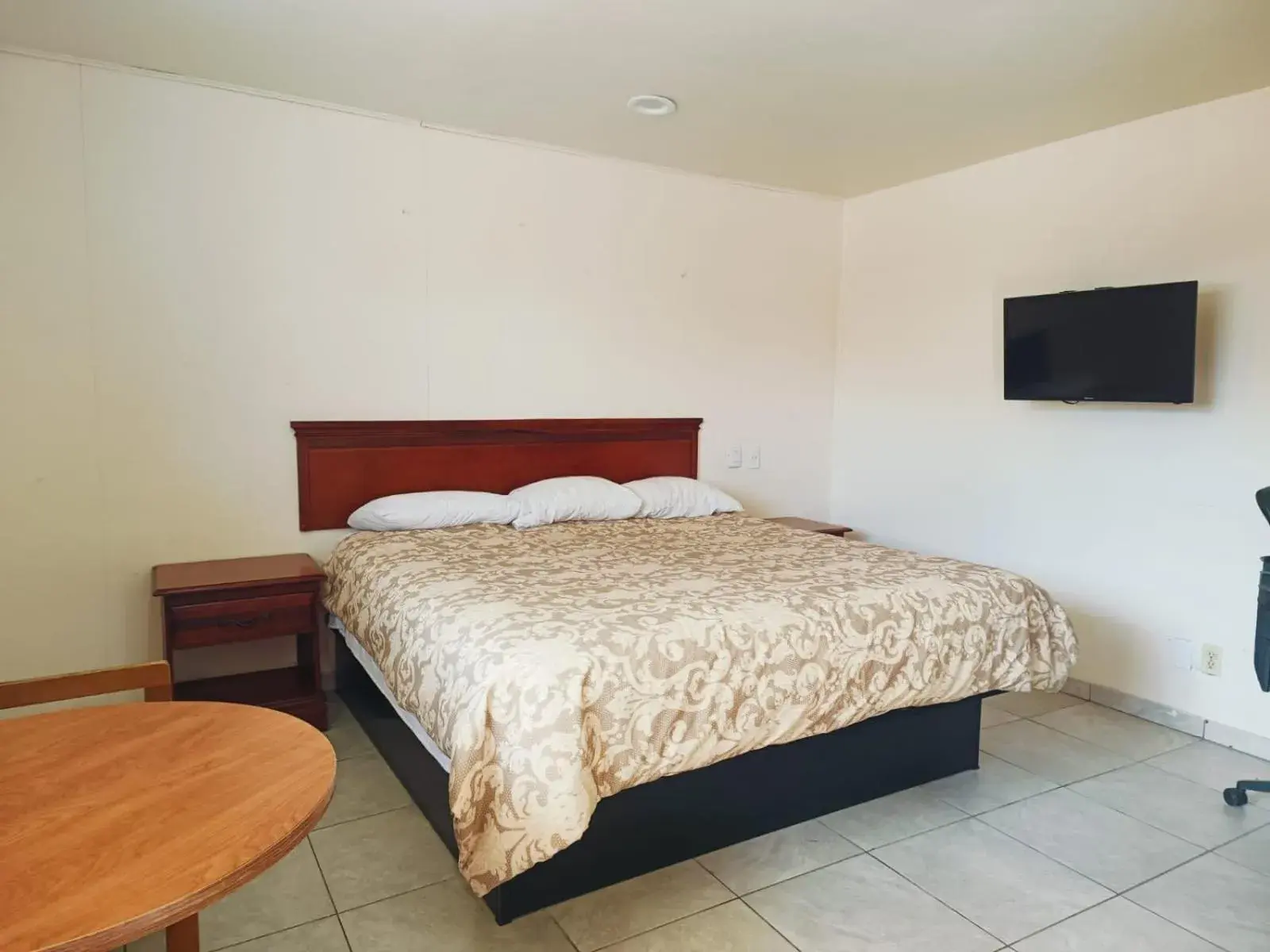 King Bed Non-Smoking in Pen Ann by Capital O Pharr-McAllen TX King Bed Non-Smoking in Pen Ann by Capital O Pharr-McAllen TX