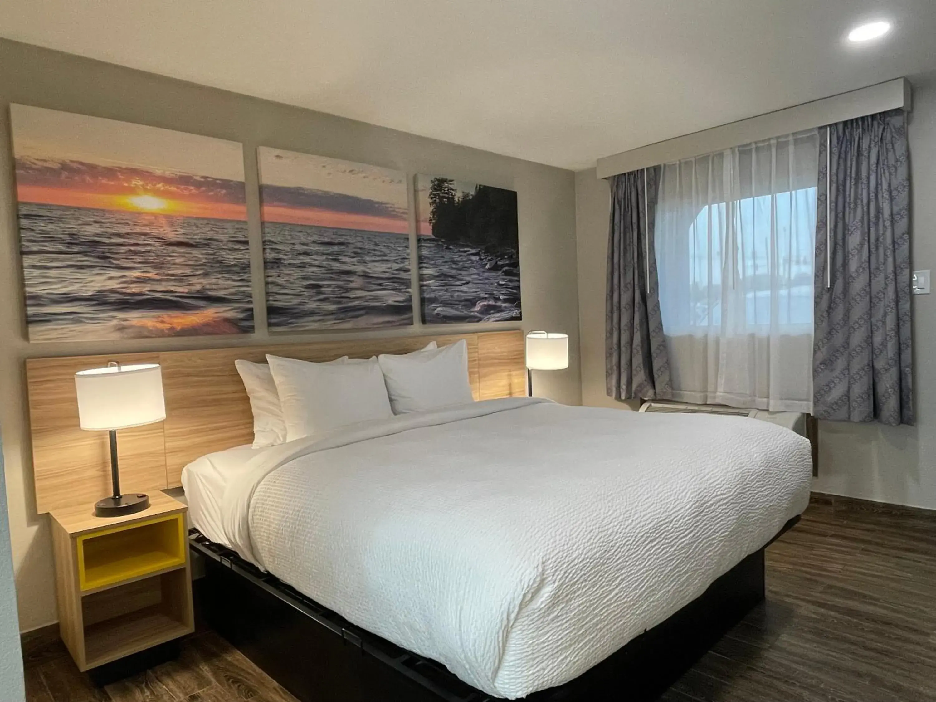 Bed in Days Inn by Wyndham Sulphur Springs Bed in Days Inn by Wyndham Sulphur Springs