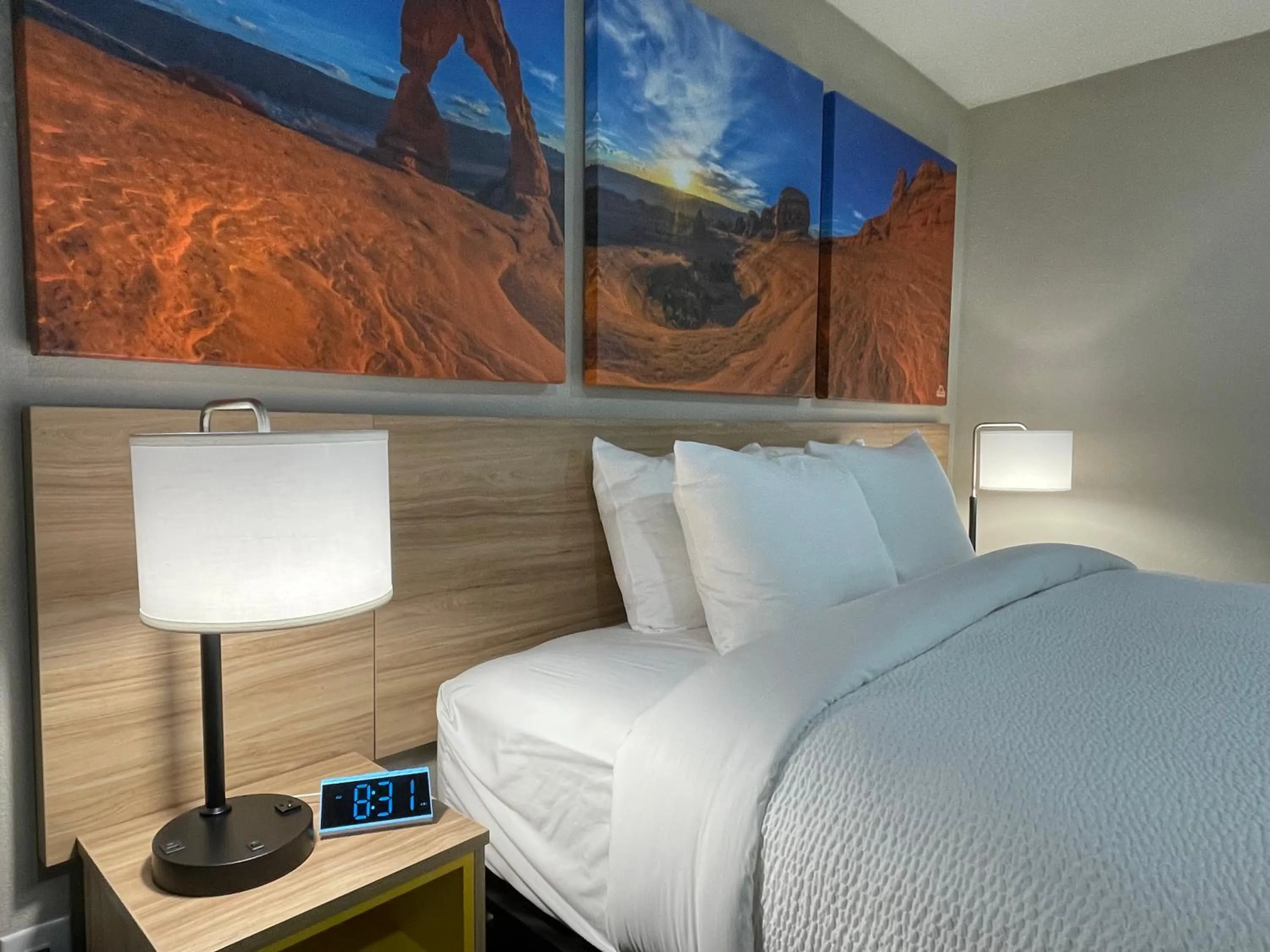 Bed in Days Inn by Wyndham Sulphur Springs