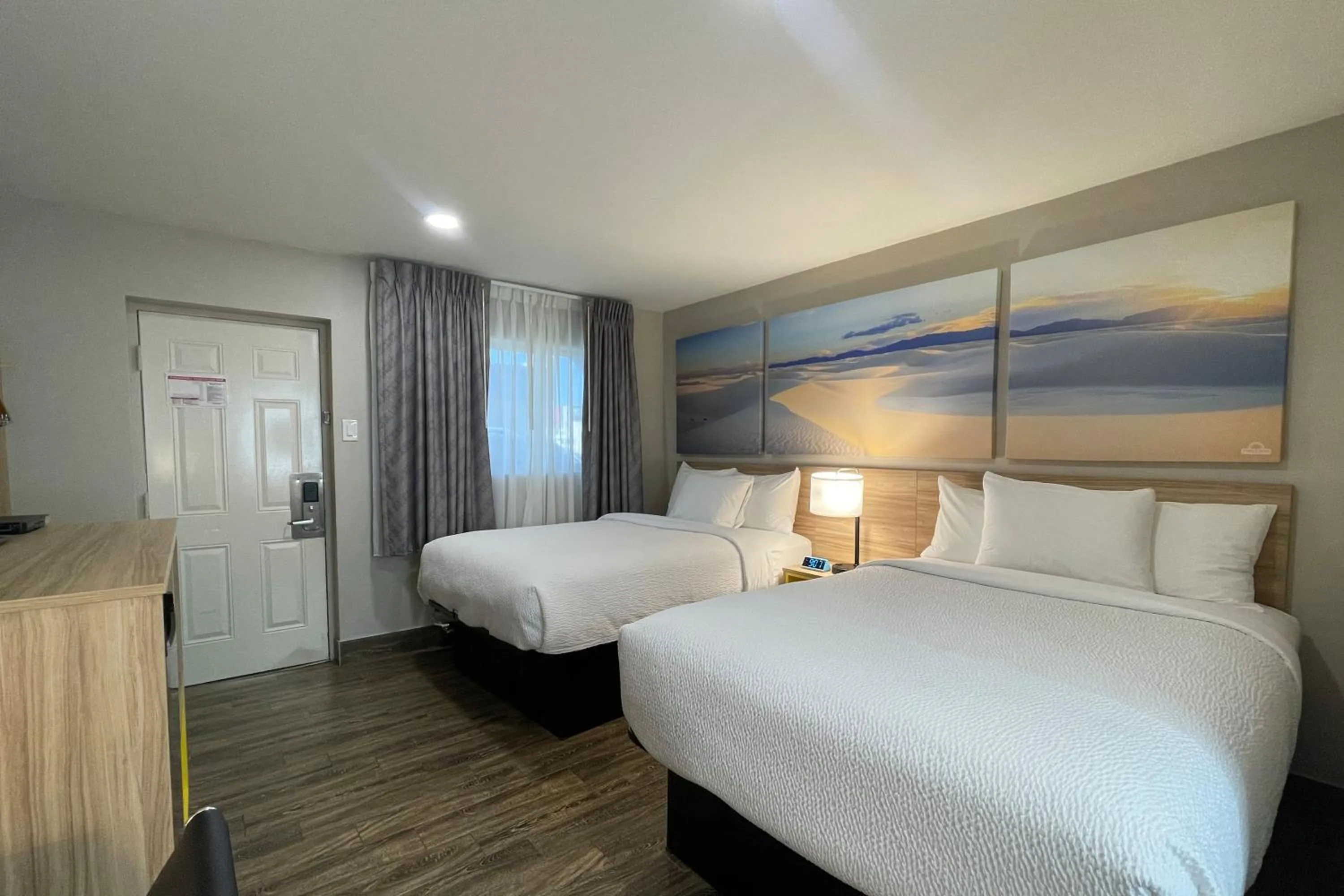 Bed in Days Inn by Wyndham Sulphur Springs