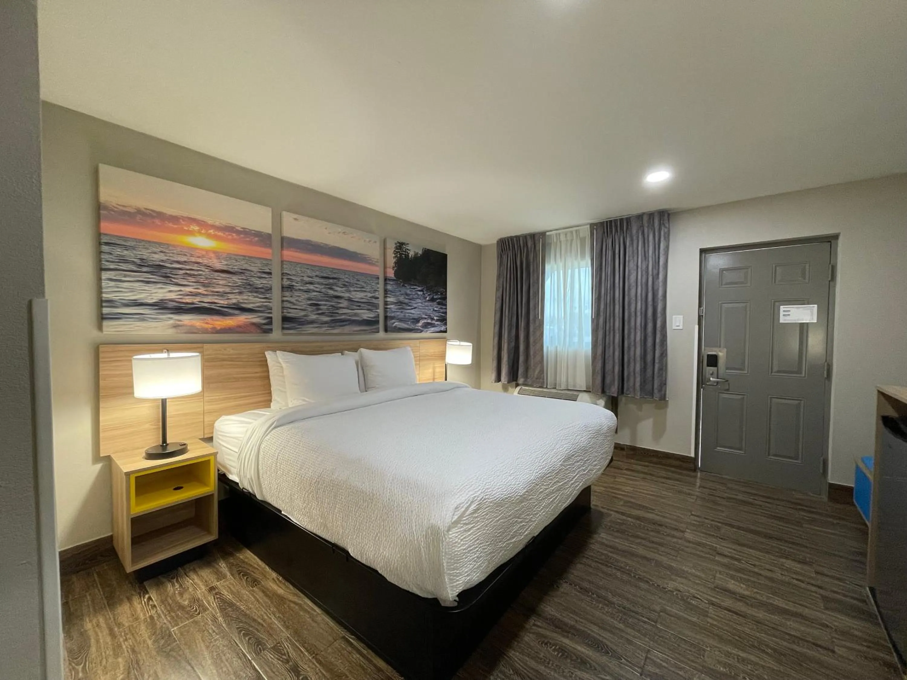 Bed in Days Inn by Wyndham Sulphur Springs