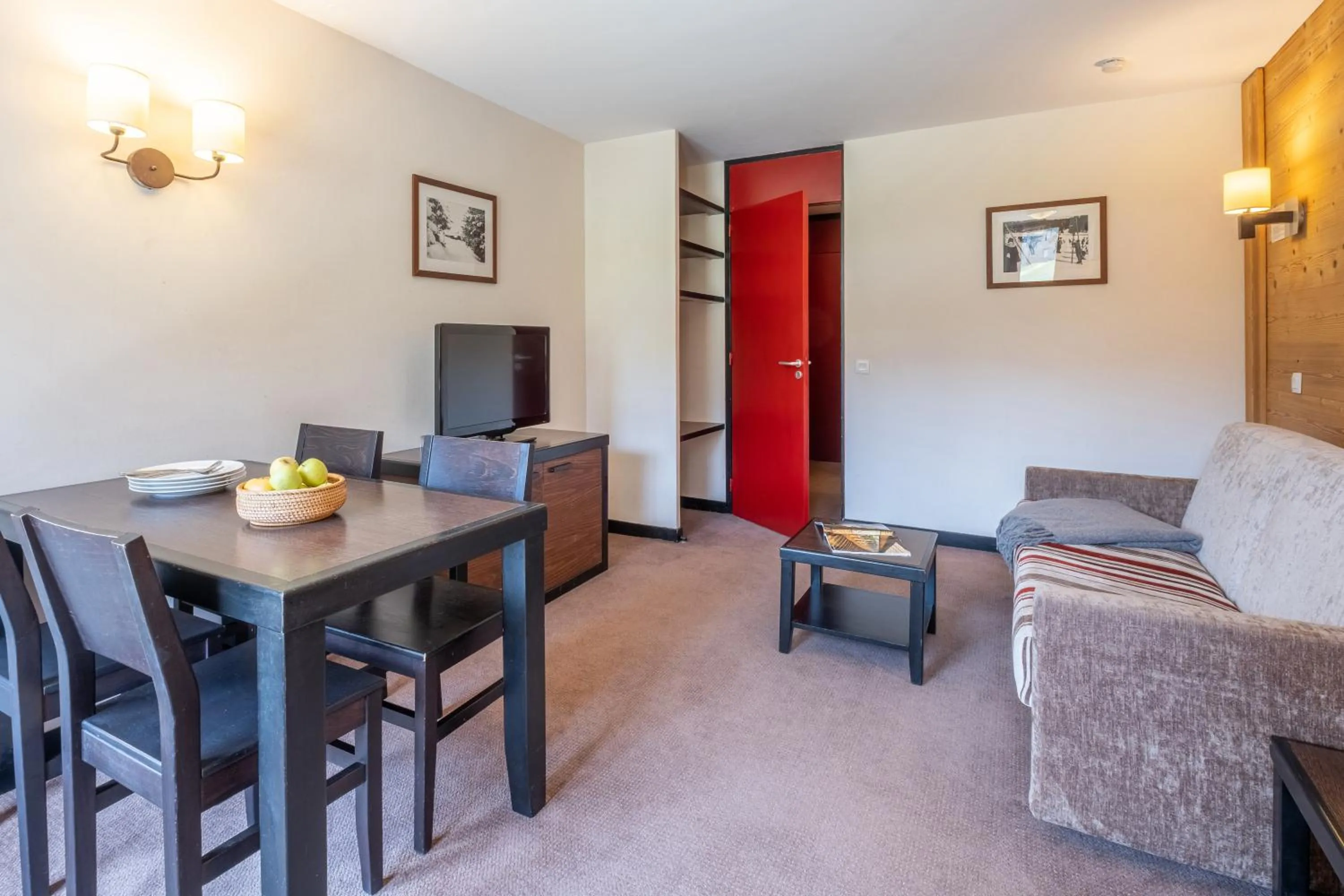 Communal lounge/ TV room in Résidence Pierre & Vacances Le Quartz