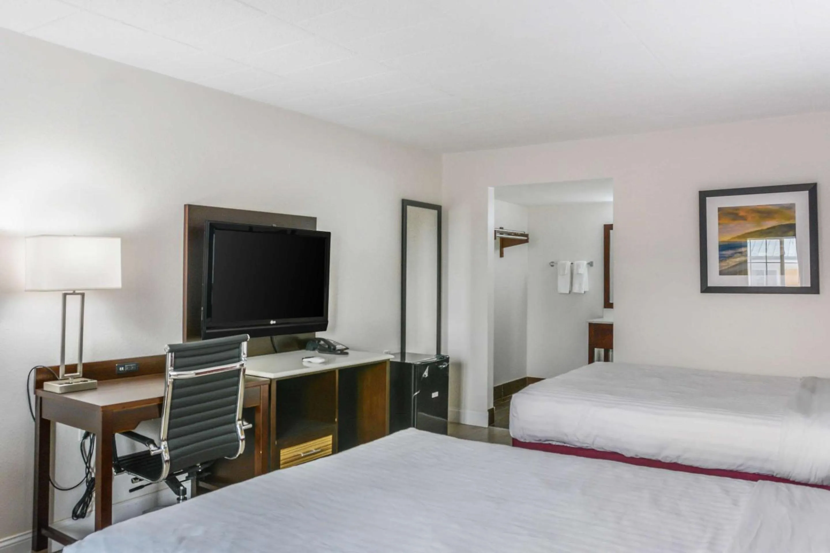 Bedroom, Bed in Rodeway Inn Milford