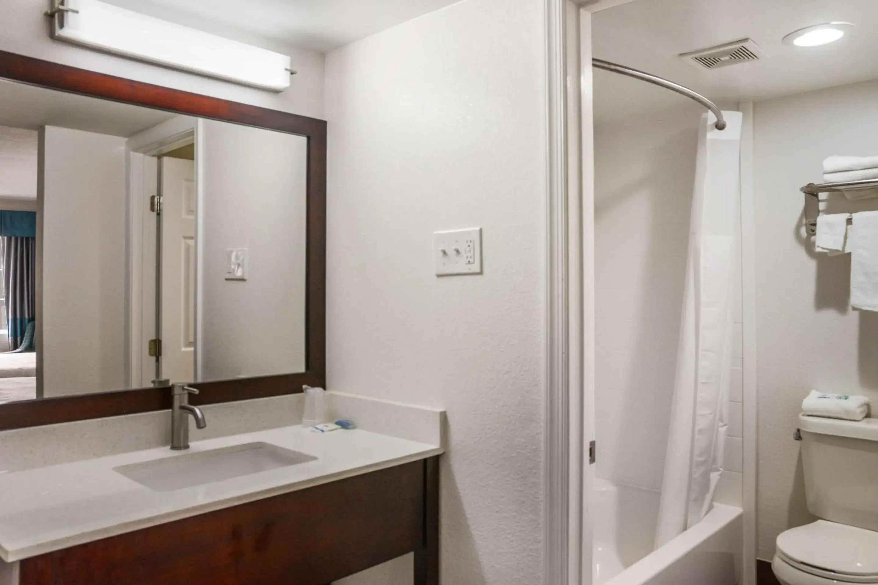 Bedroom in Rodeway Inn Milford Bedroom in Rodeway Inn Milford