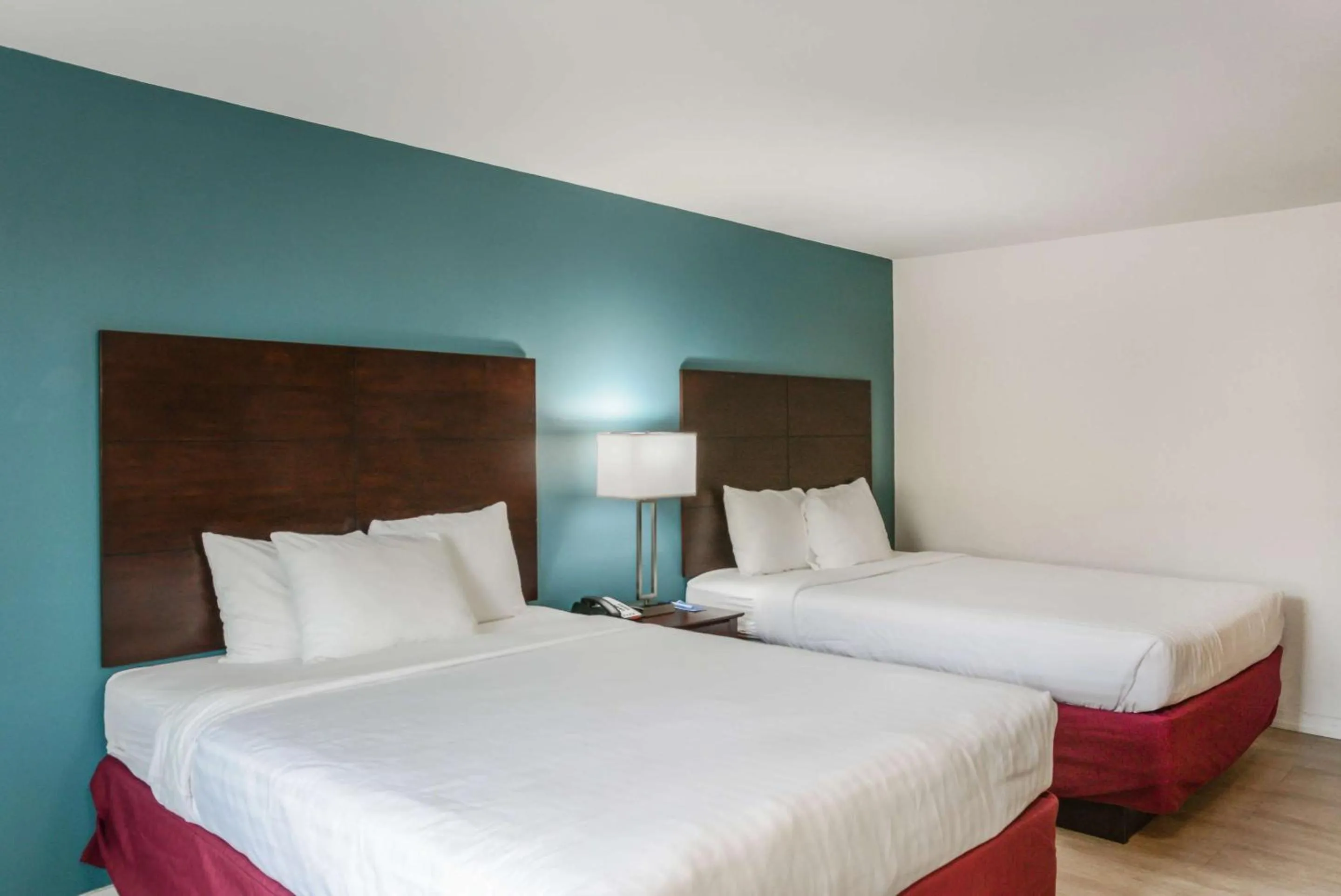 Bedroom, Bed in Rodeway Inn Milford