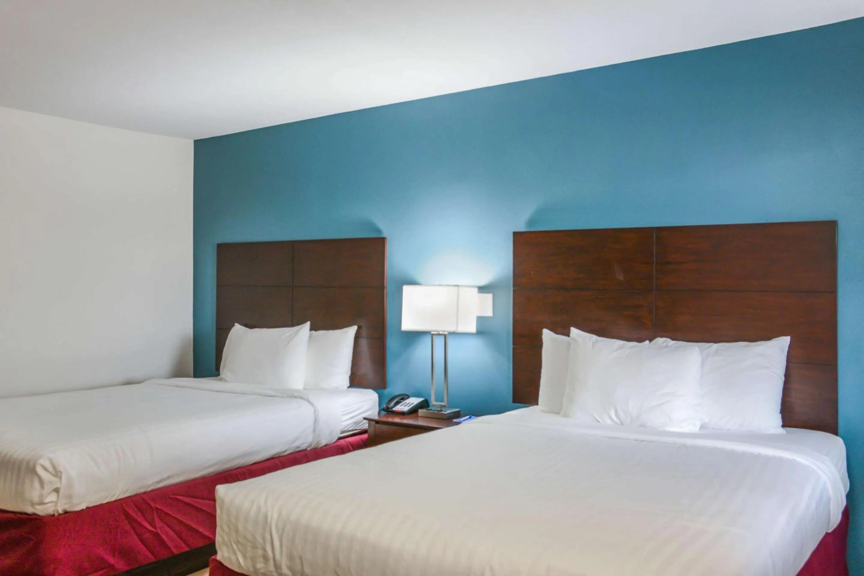 Bedroom, Bed in Rodeway Inn Milford