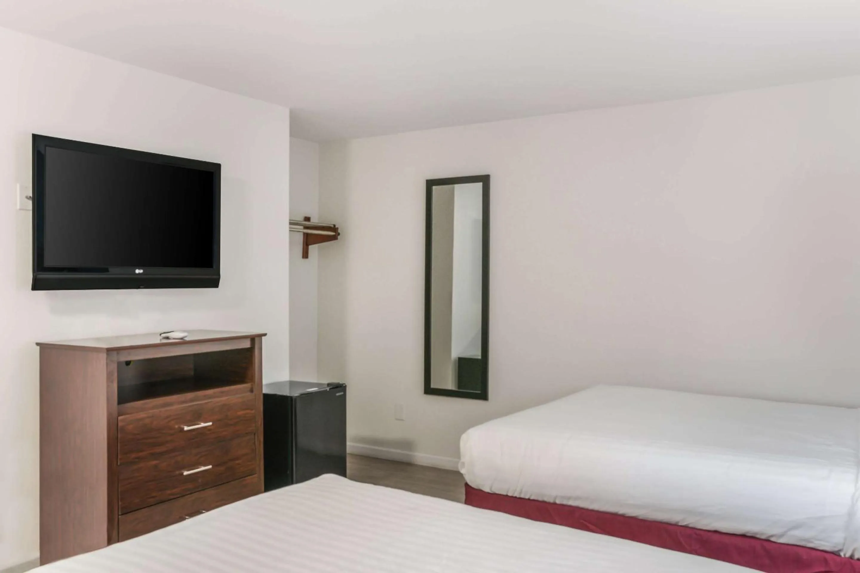 Bedroom, Bed in Rodeway Inn Milford