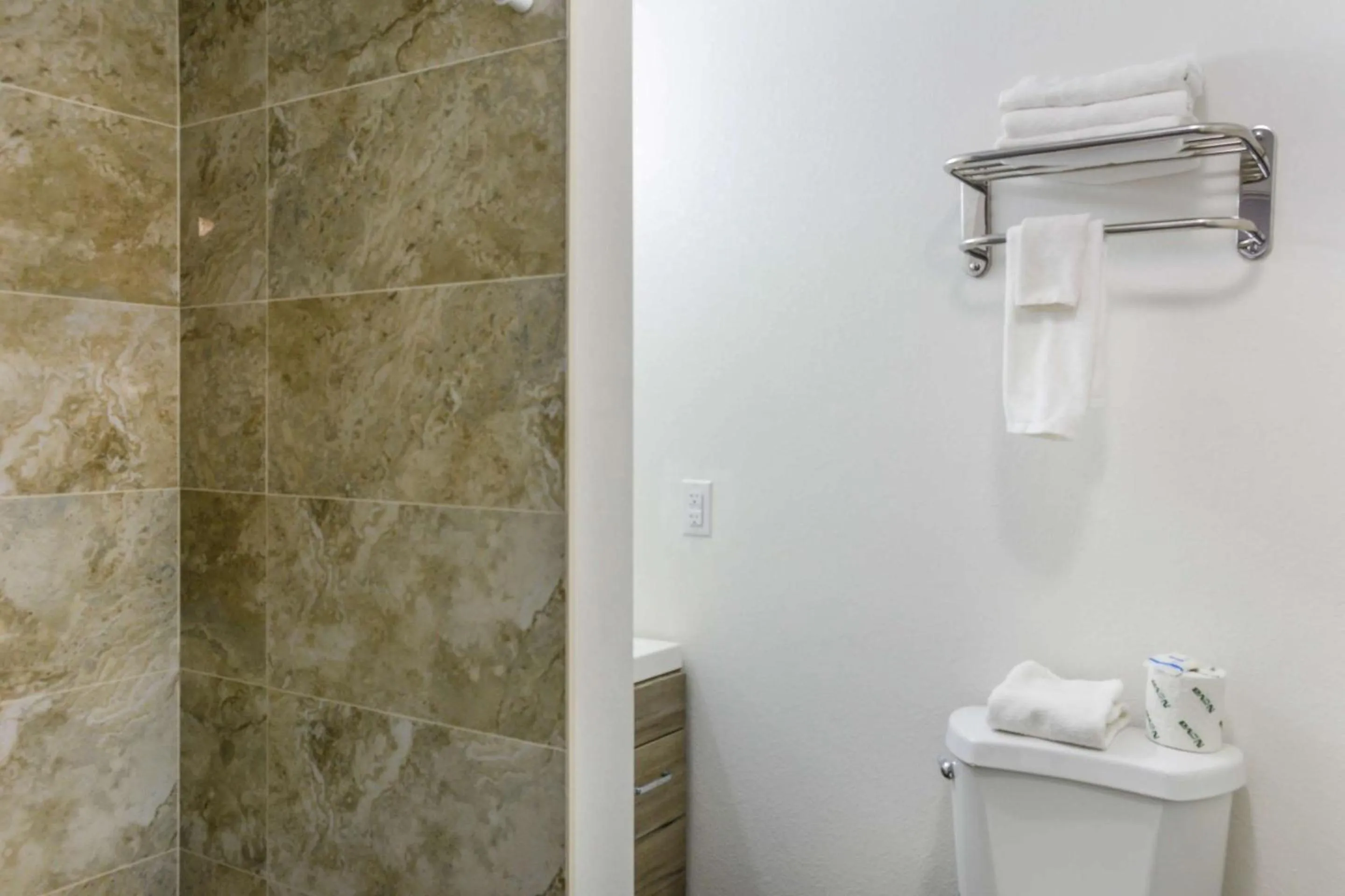 Bedroom in Rodeway Inn Milford