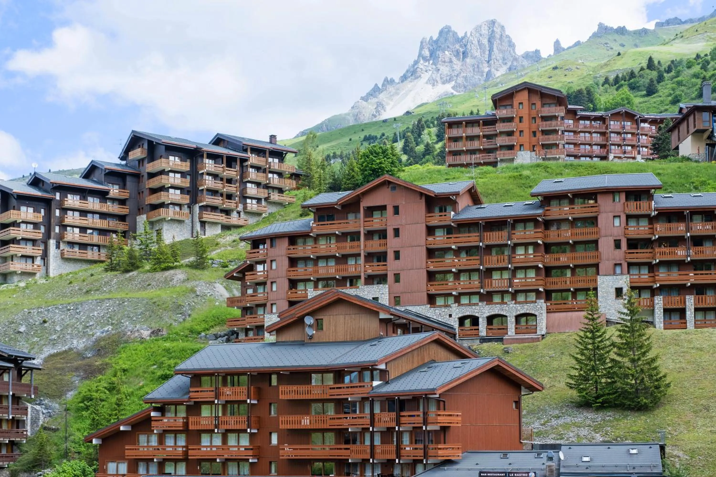 Property building in Résidence Pierre & Vacances Les Sentiers du Tueda