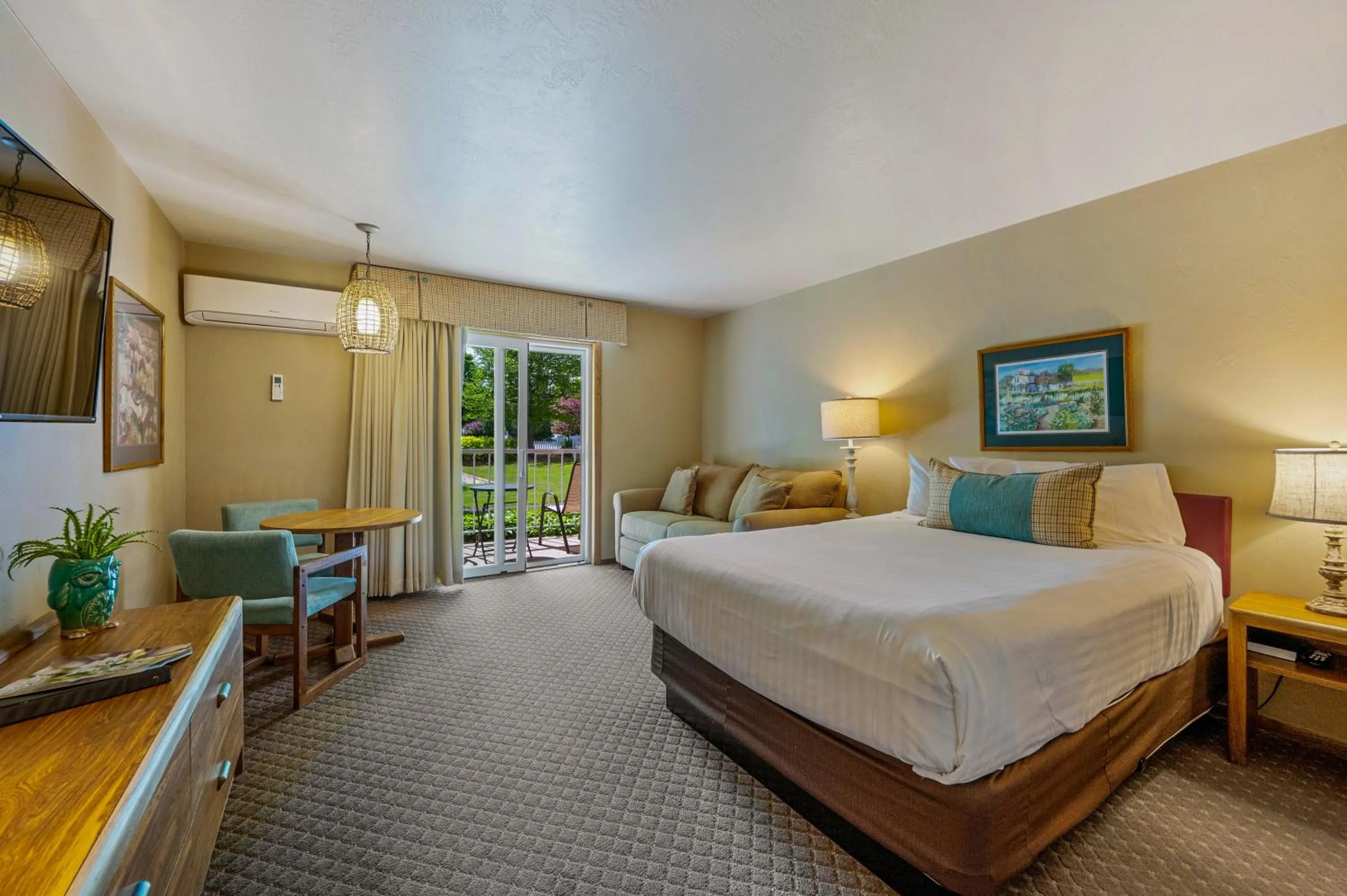 Photo of the whole room, Bed in Somerset Inn & Suites
