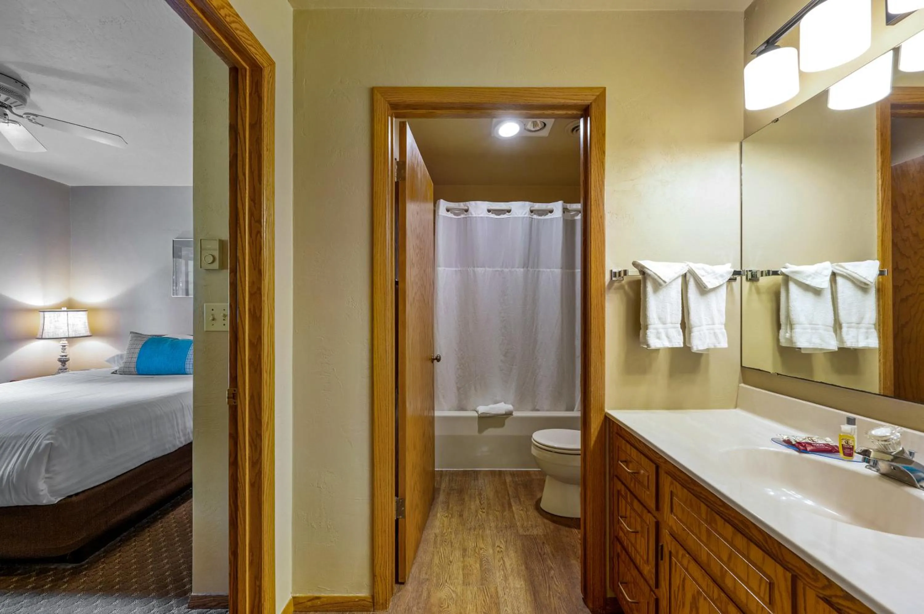 Bed in Somerset Inn & Suites