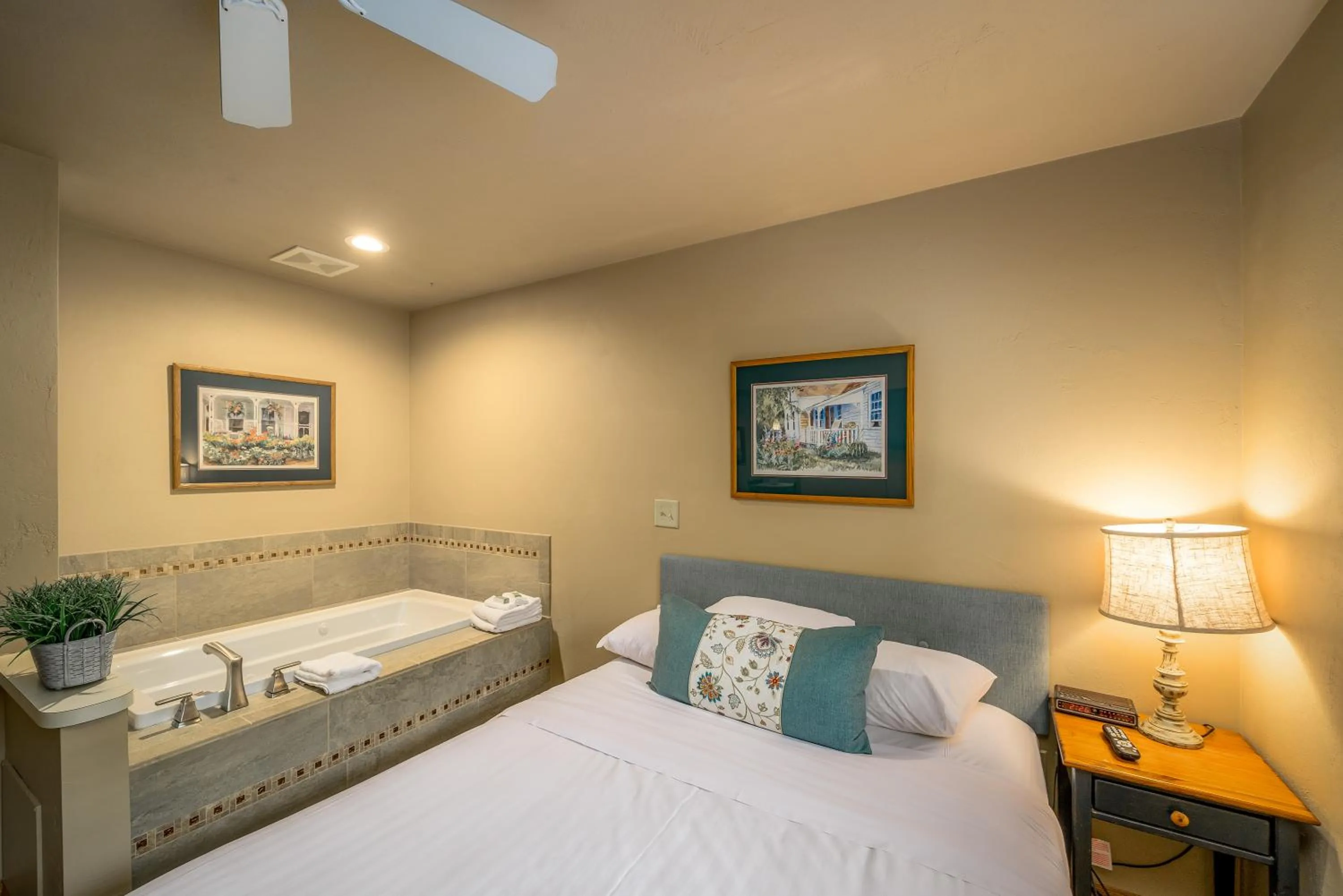 Bedroom, Bed in Somerset Inn & Suites