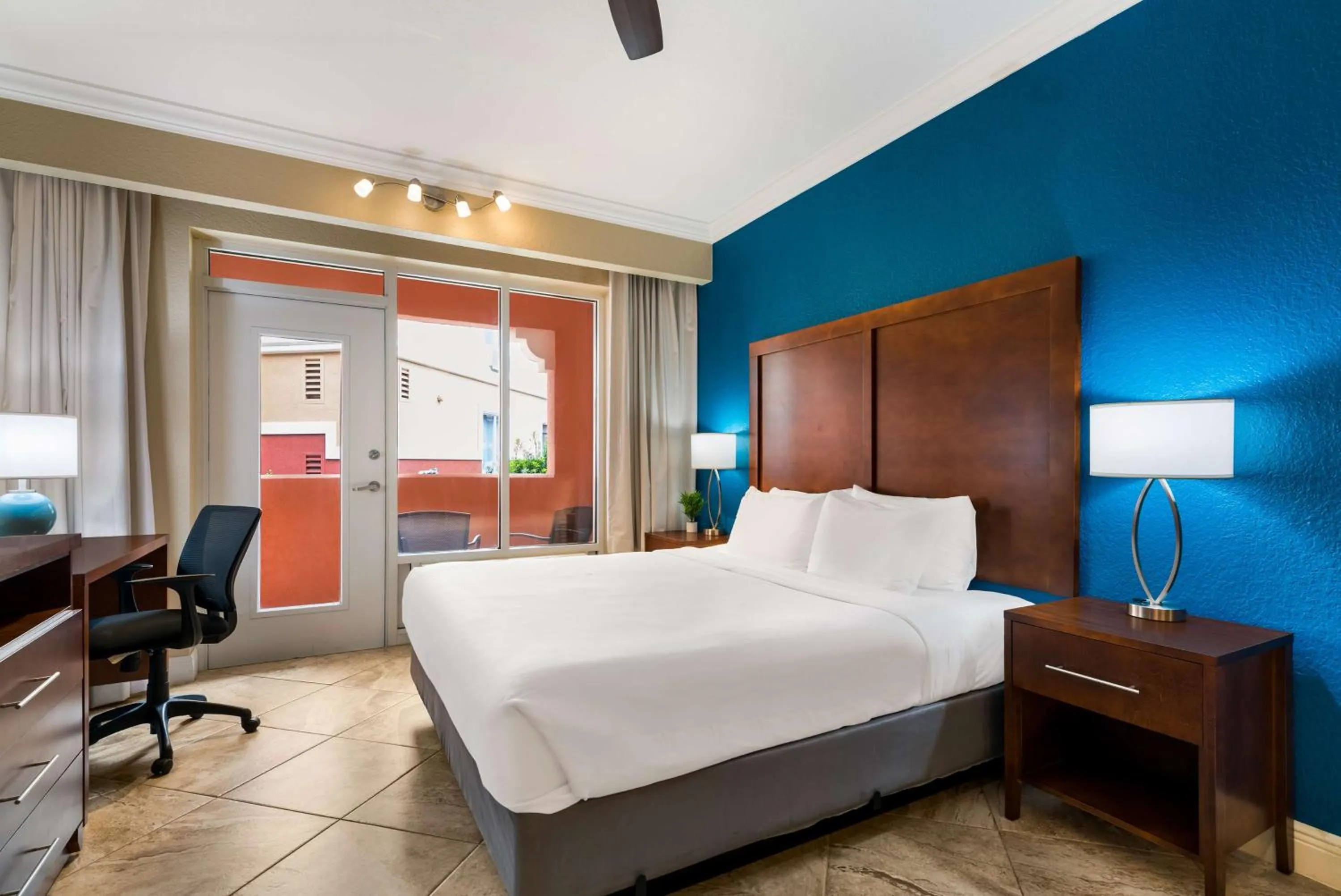 Bedroom, Bed in SureStay Plus Hotel by Best Western The Villages