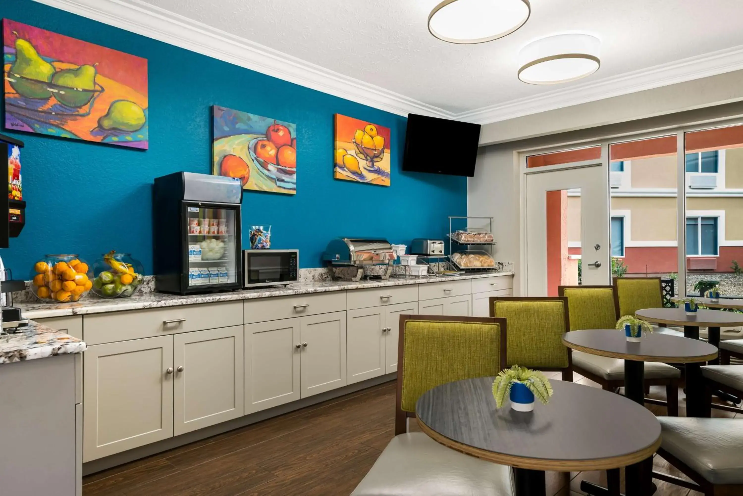 Breakfast in SureStay Plus Hotel by Best Western The Villages Breakfast in SureStay Plus Hotel by Best Western The Villages