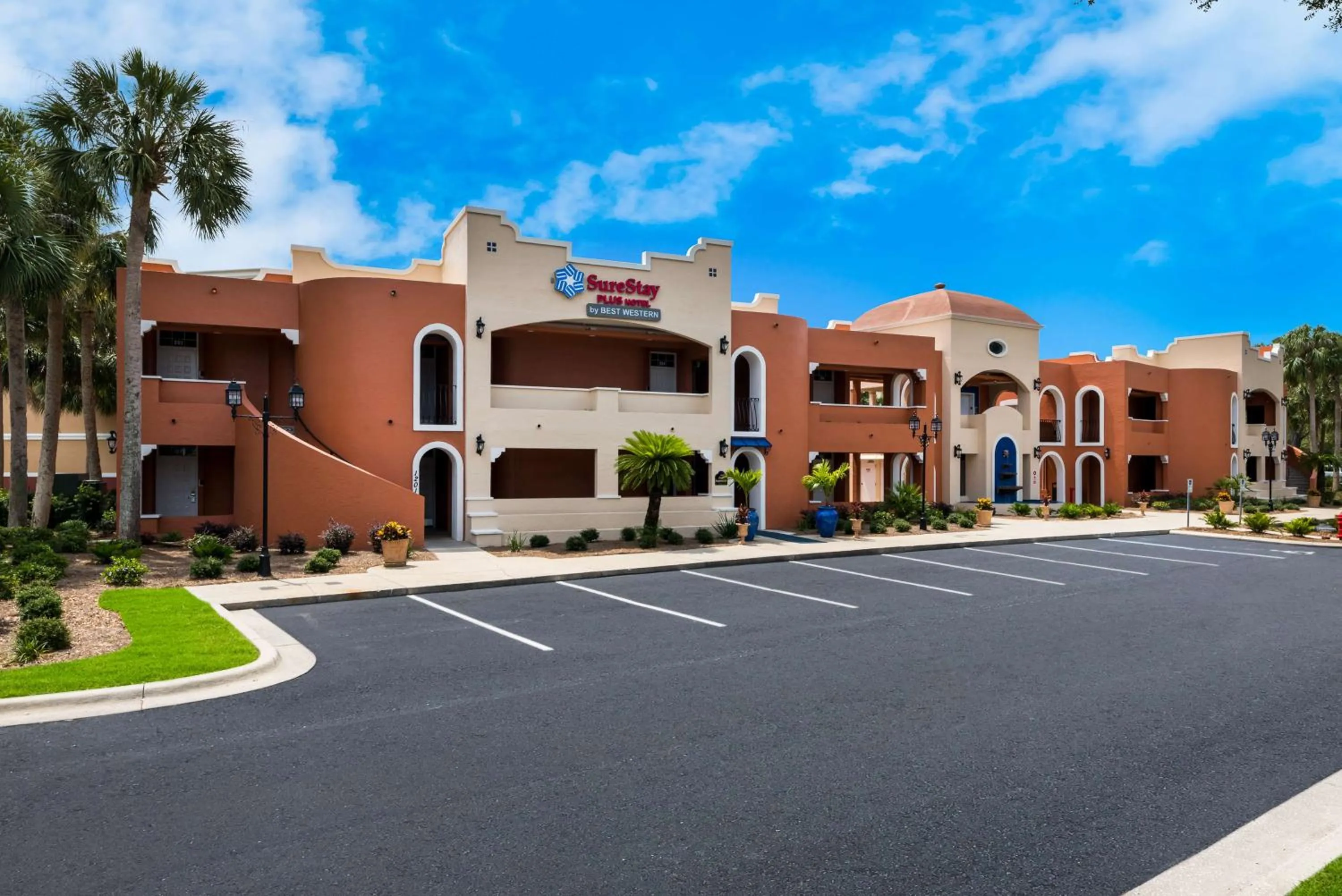 Property building in SureStay Plus Hotel by Best Western The Villages