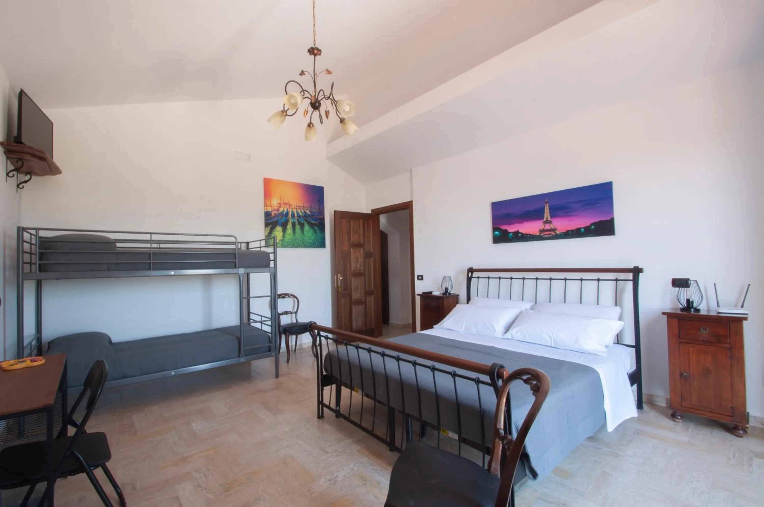Photo of the whole room, Bed in Affitta camere Vittoria House