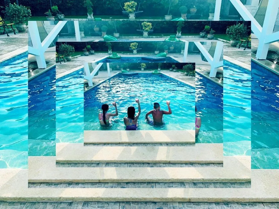 Swimming pool in Affitta camere Vittoria House