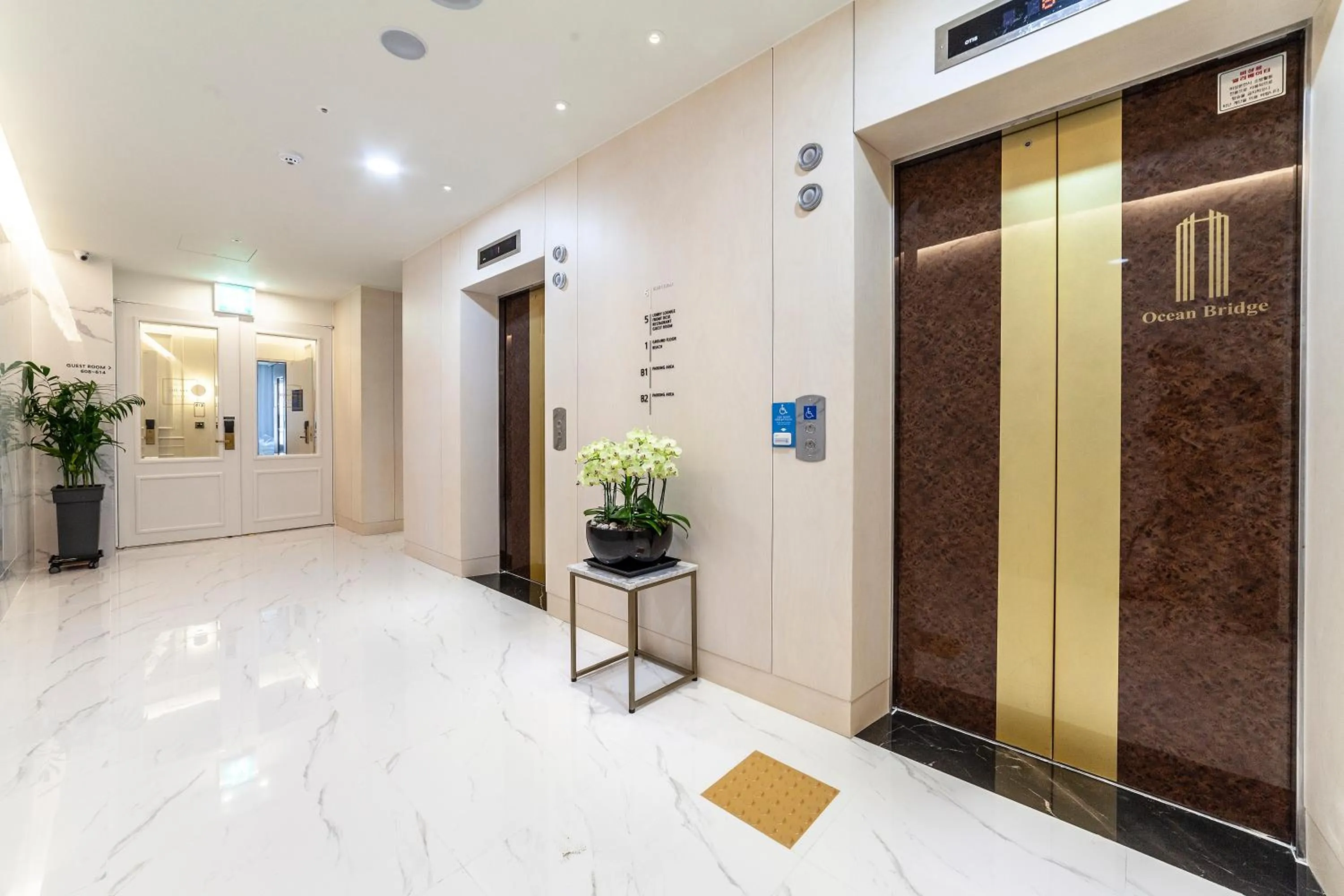 elevator in Ocean 2Heaven Hotel Busan