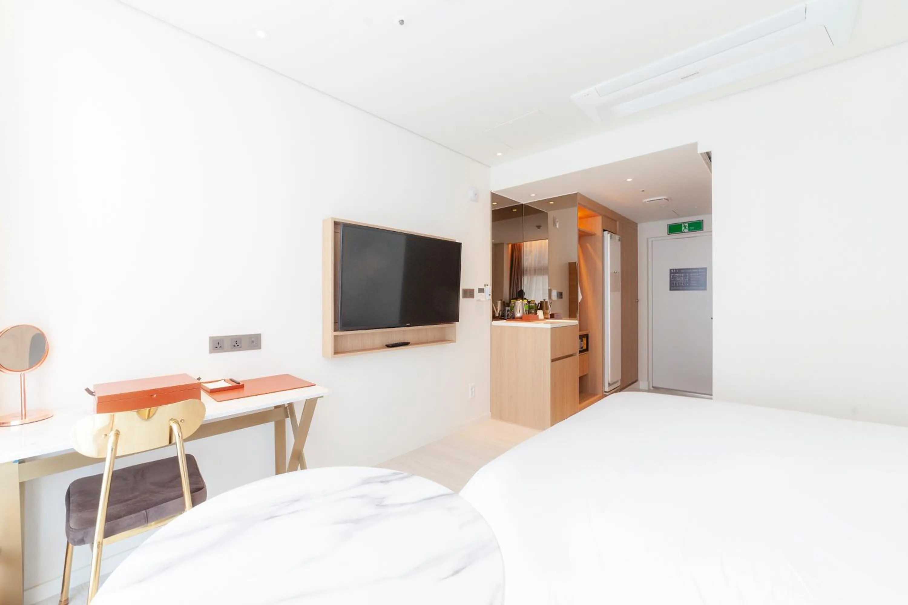 Photo of the whole room, Bed in Ocean 2Heaven Hotel Busan